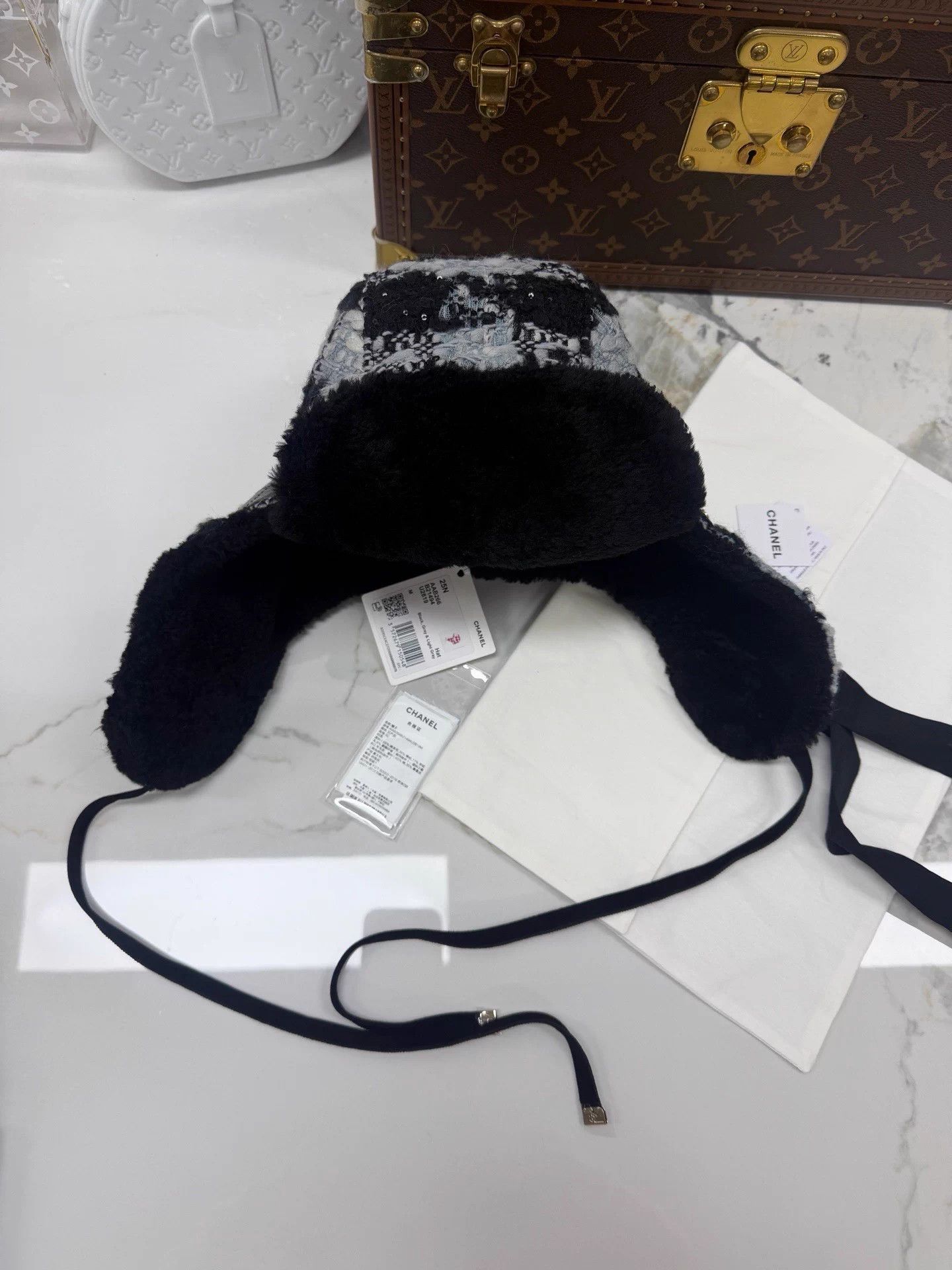 Chanel Chanel 25N Black & White Tweed Ushanka Hat M Size ONE SIZE - 3 Thumbnail