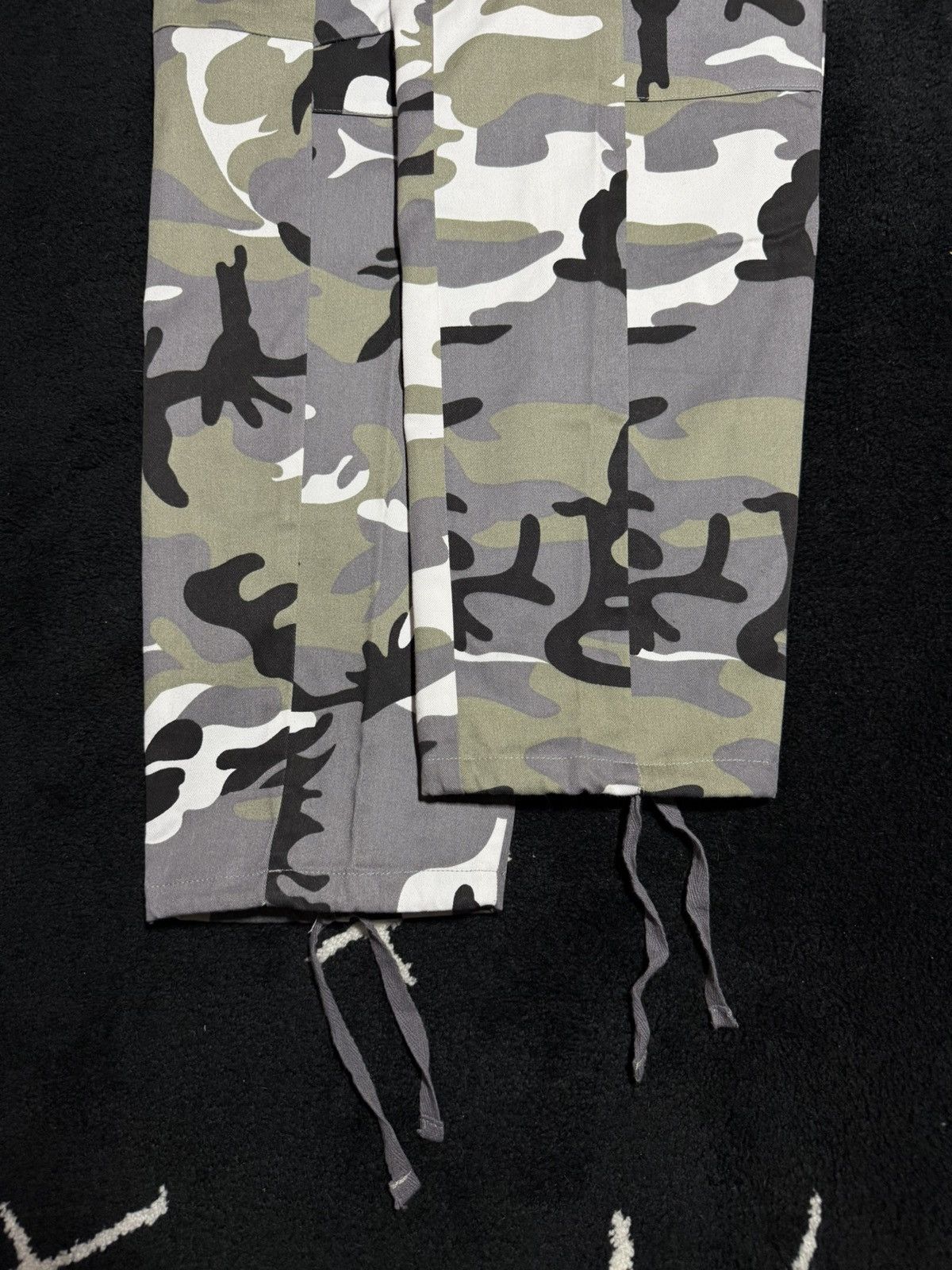 Vetements VETEMENTS CAMOFLAUGE PANTS FW17 RECONSTRUCTED CARGOS Size US 30 / EU 46 - 6 Thumbnail