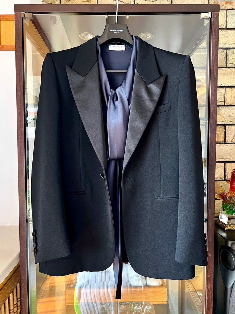 Saint Laurent Paris Saint Laurent Paris Gun collar, shoulder pads, smoking suit Size US M / EU 48-50 / 2 - 5 Thumbnail