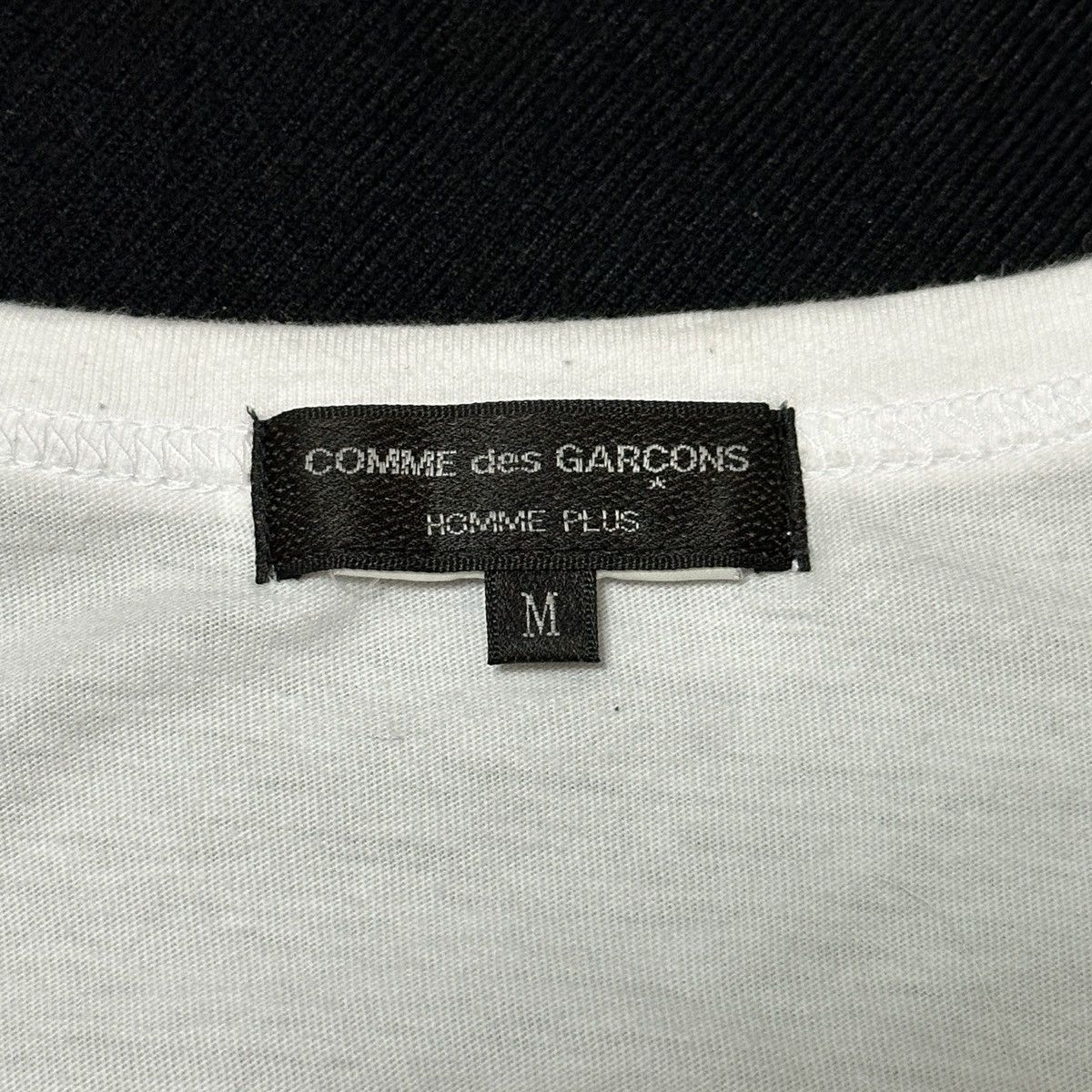 Comme des Garcons AD19 MIKITYPE Wired Fence Gothic Print Tee Size US M / EU 48-50 / 2 - 2 Thumbnail