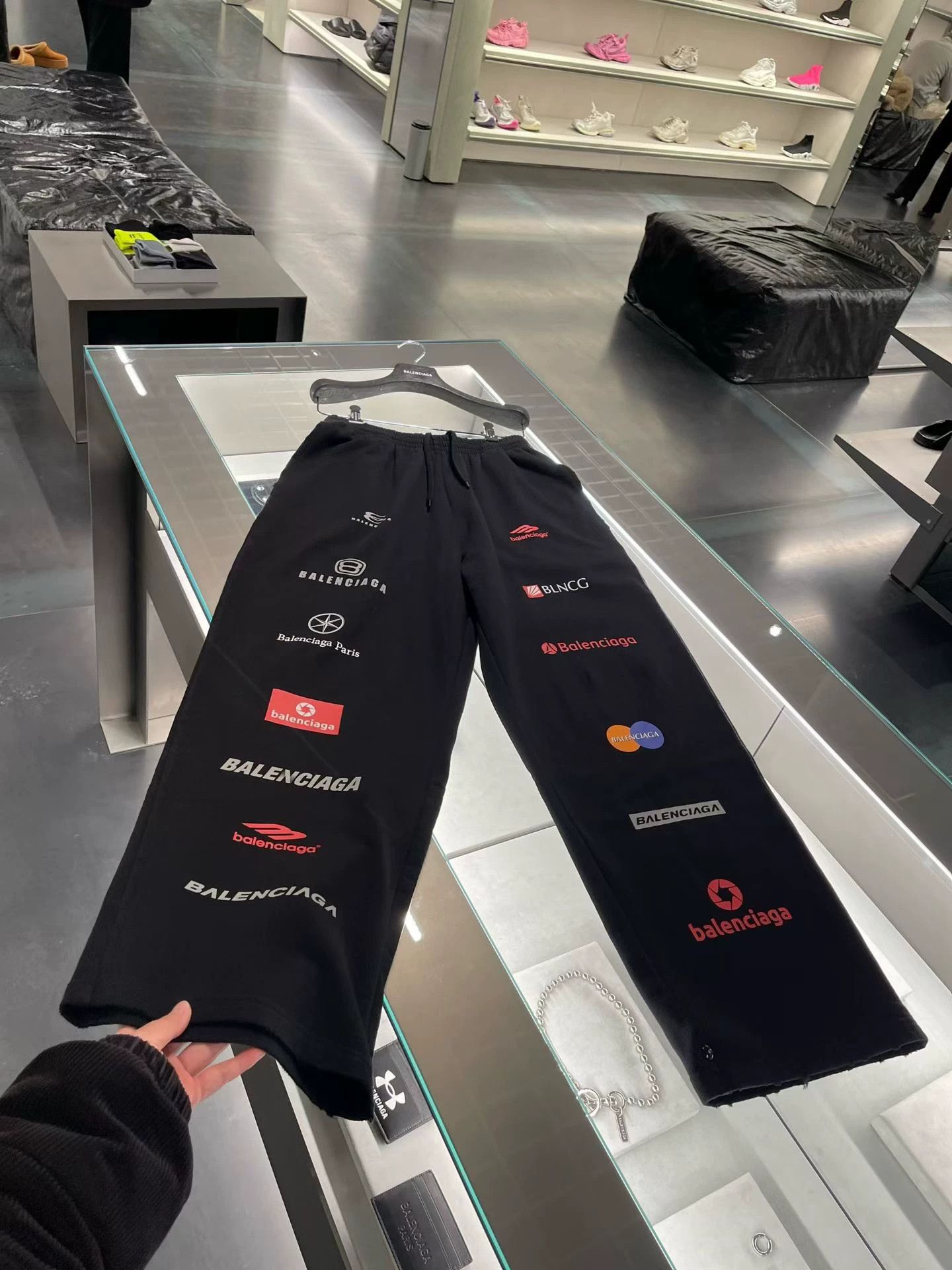 Balenciaga Balenciaga FW23 Racing TopLeague PrintWide-Leg Sweatpants Size 26" / US 2 / IT 38 - 1 Thumbnail