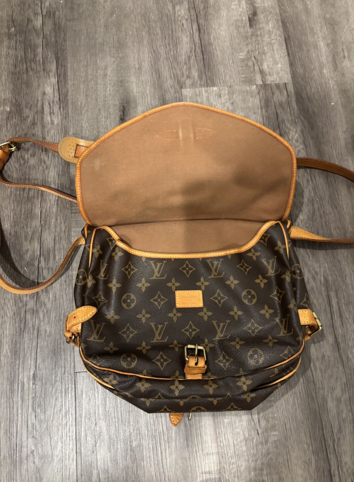 Louis Vuitton Louis vuitton saumur leather crossbody bag Size ONE SIZE - 2 Thumbnail