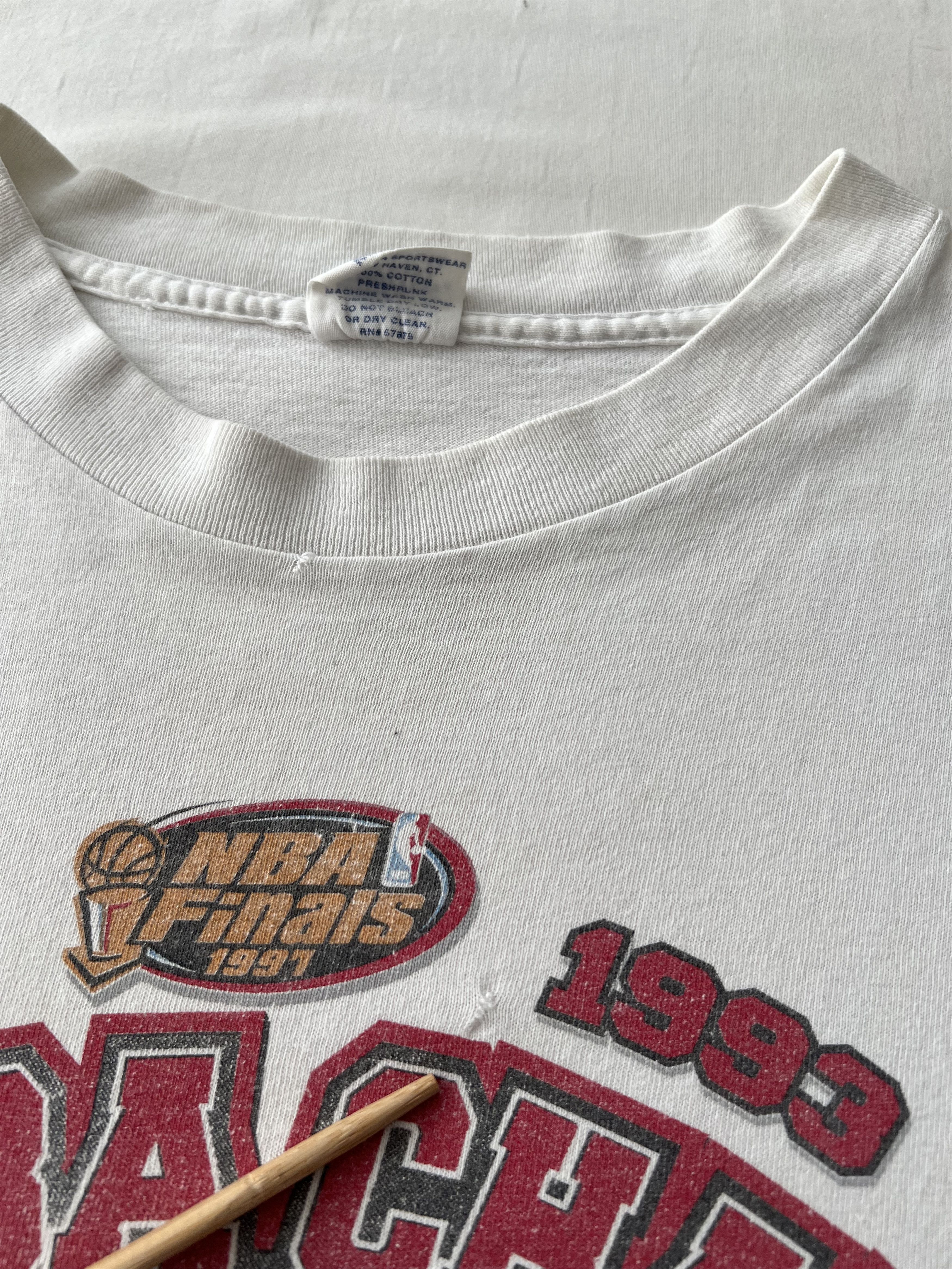 NBA Vintage 1997 Chicago Bulls NBA Finals Champs Starter T-shirt Size US M / EU 48-50 / 2 - 9 Thumbnail