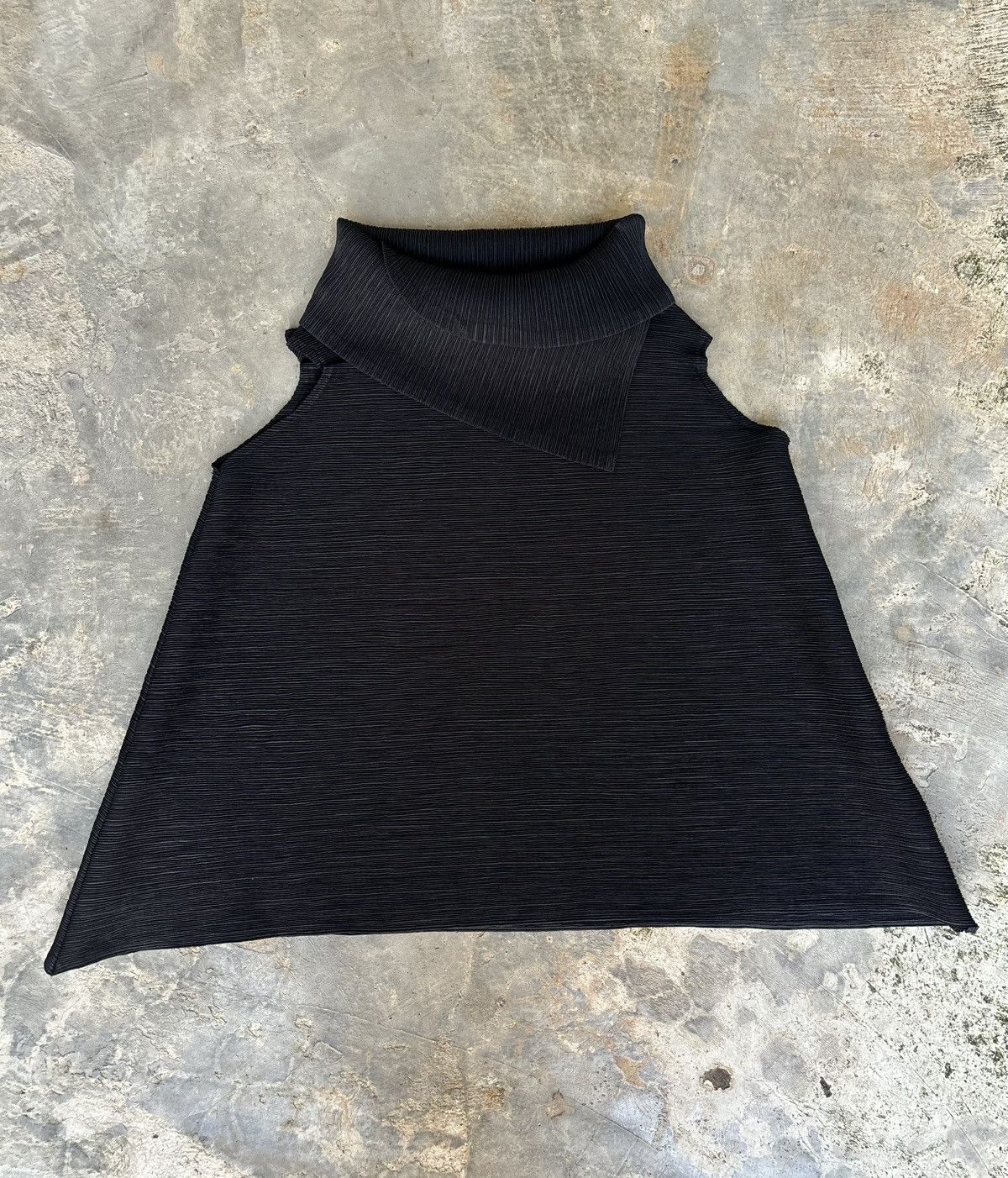 Pleats Please Issey Miyake Koibito misaki Issey Miyake Pleats Style Tank tops Size ONE SIZE - 1 Thumbnail