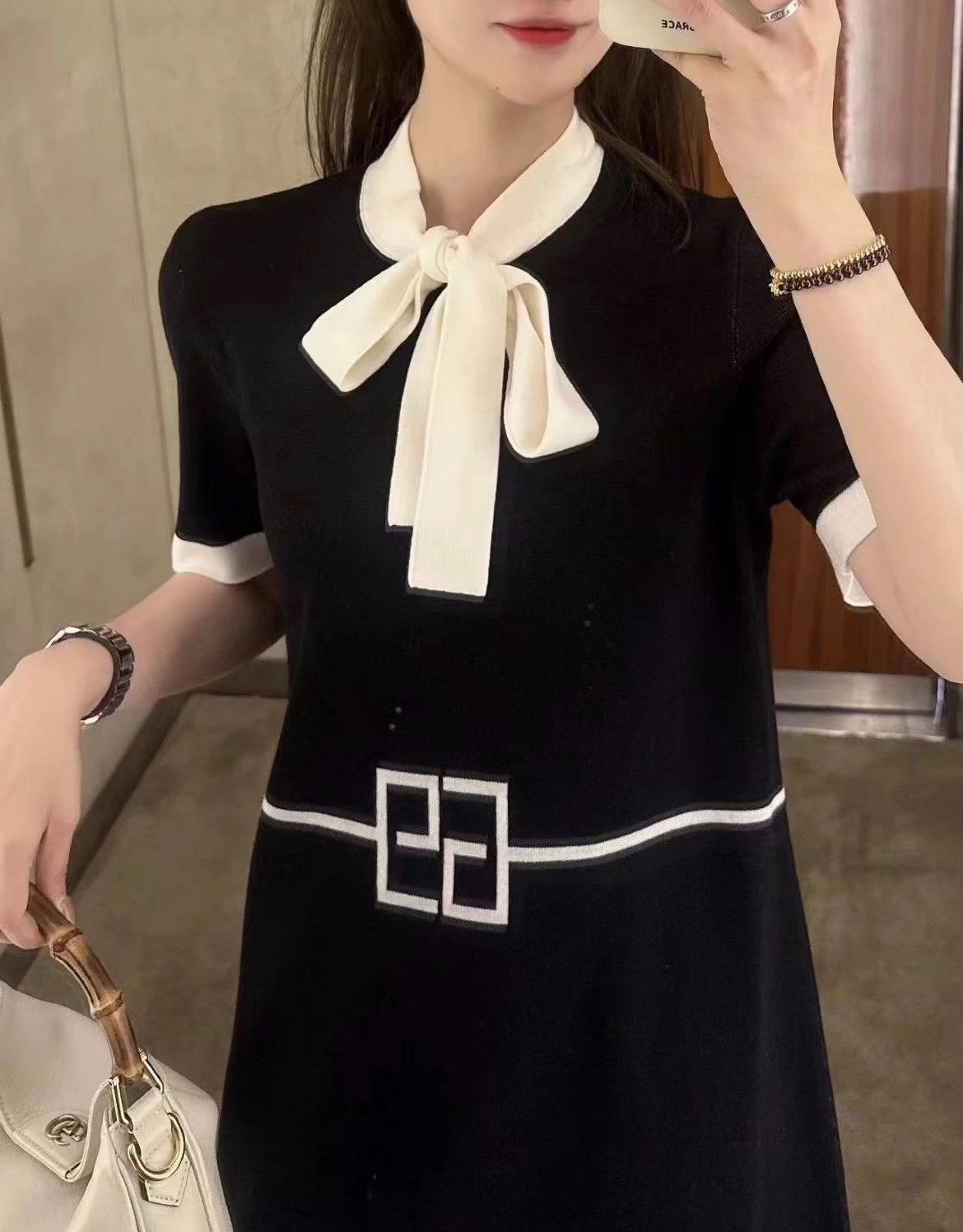 Gucci Gucci Collar Tie Wool Knit Dress L Size L / US 10 / IT 46 - 1 Thumbnail