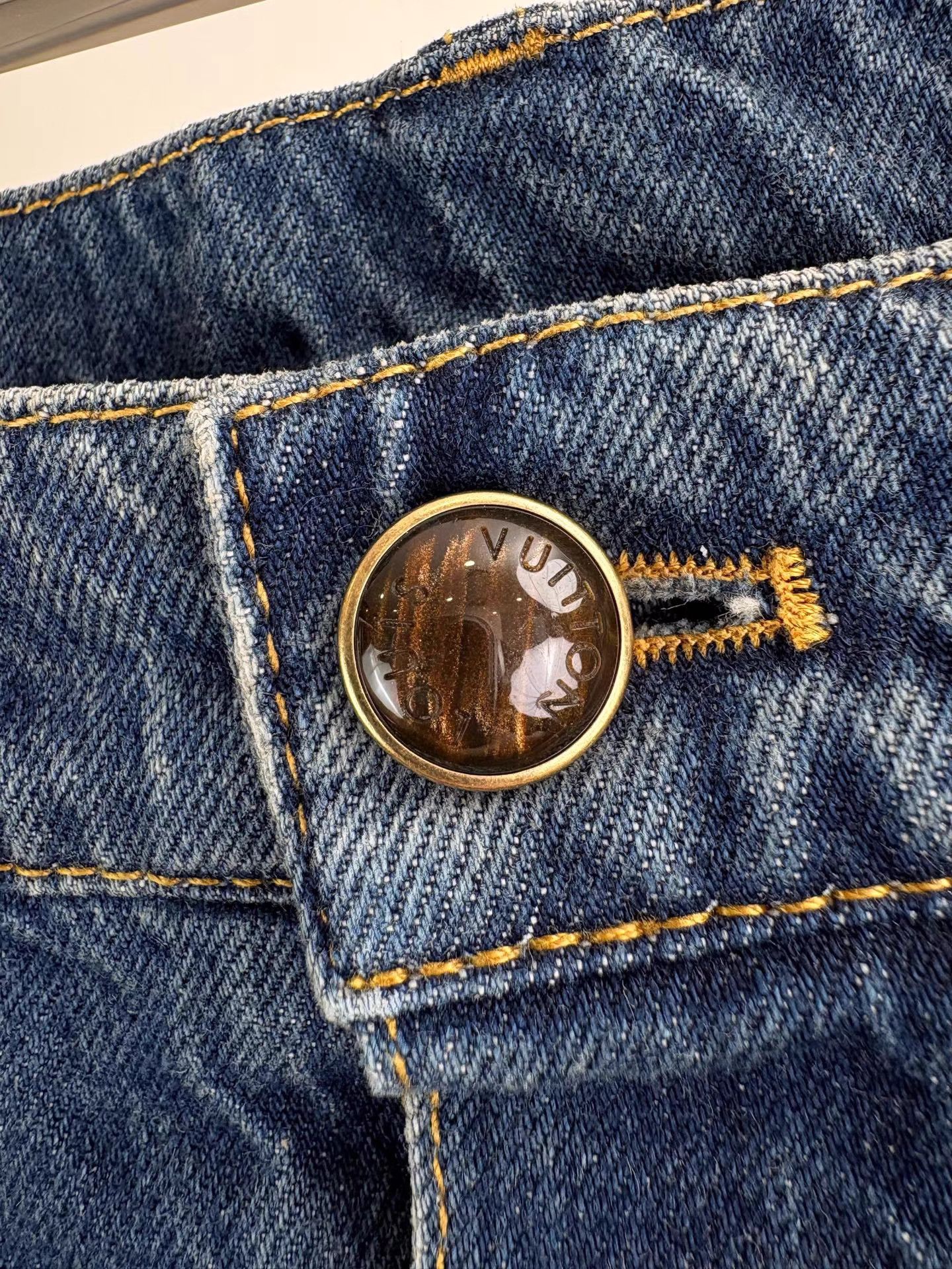 Louis Vuitton LOUIS VUITTON LV26 New Monogram Jeans with Back Pocket K1 Size US 33 - 3 Thumbnail
