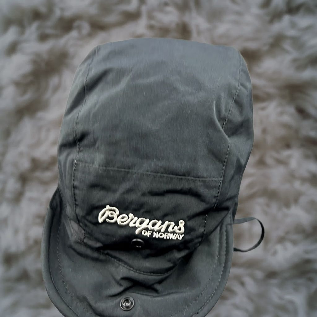 Vintage Bergans Alaska Mountain Cap Hat Medium Black Hiking Outdoor Adjustable Brim Unisex Adults Beanie Size ONE SIZE - 1 Thumbnail