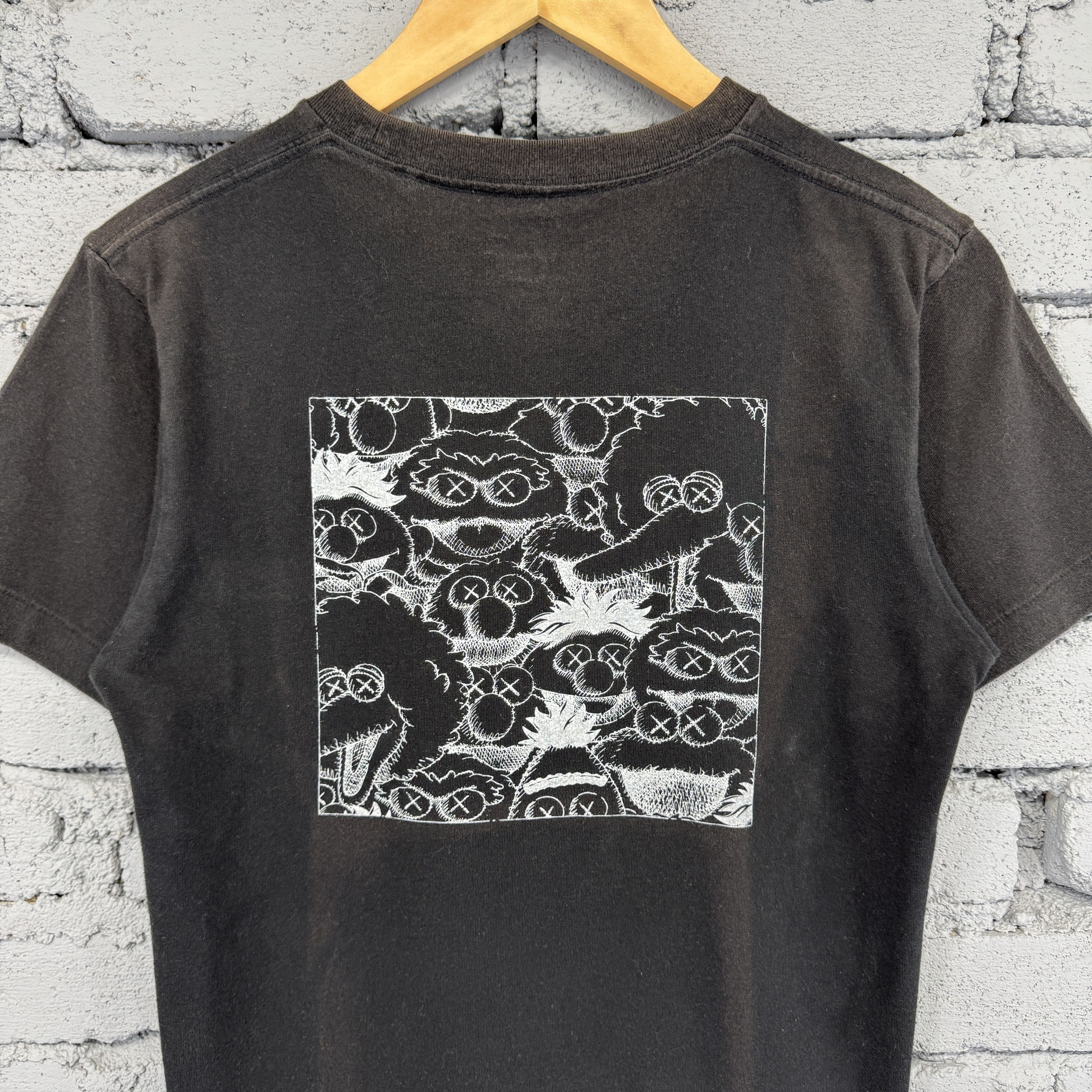 Kaws × Uniqlo Uniqlo Kaws Sesame Street Single Pocket Tshirt Size US XS / EU 42 / 0 - 3 Thumbnail