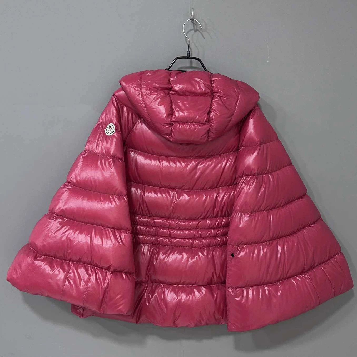 Moncler Moncler pink sleeve logo cape down coat size 3 Size L / US 10 / IT 46 - 3 Thumbnail
