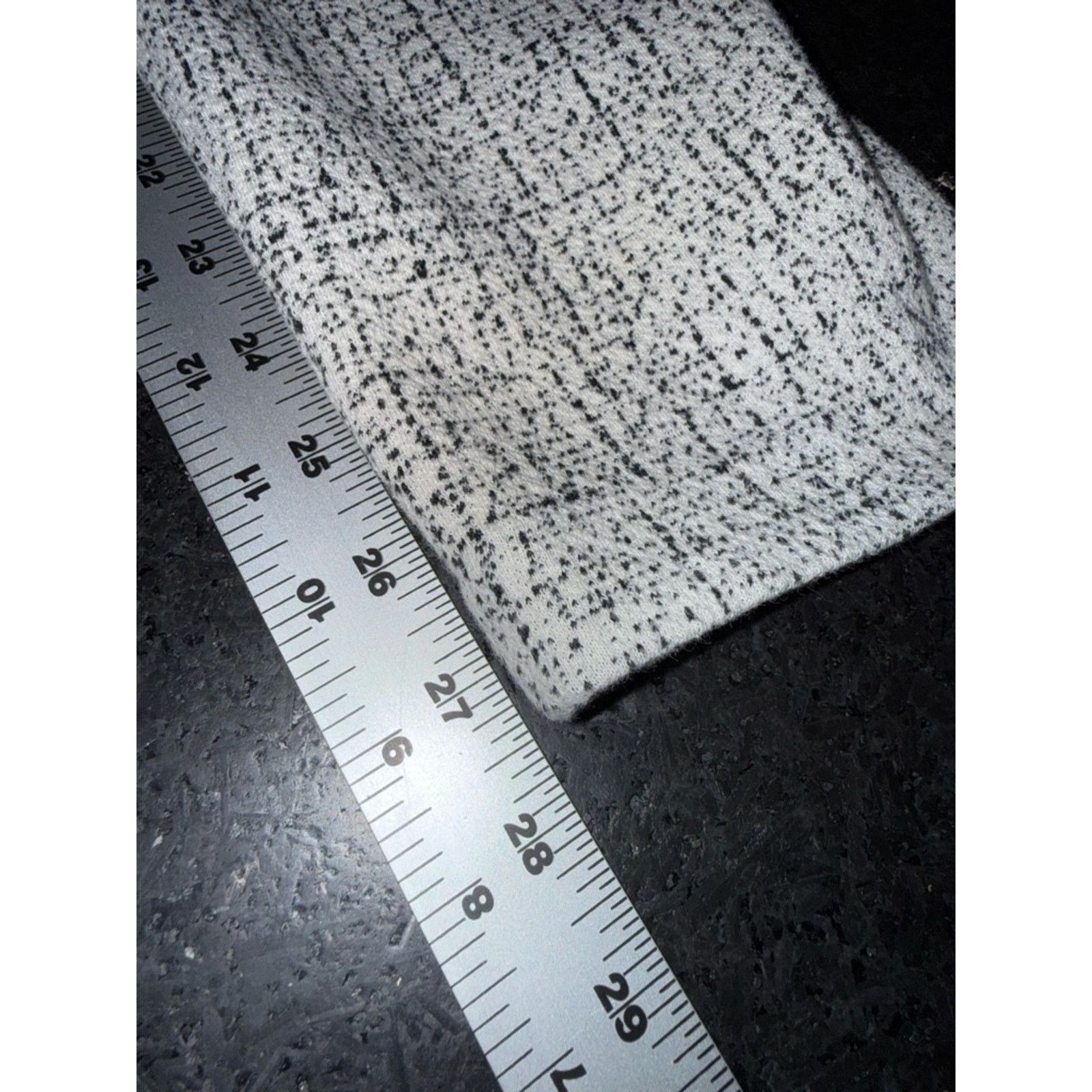 Express EXPRESS COLUMNIST ANKLE BLACK WHITE TEXTURED PRINT PANTS 8 Size 30" / US 8 / IT 44 - 10 Thumbnail