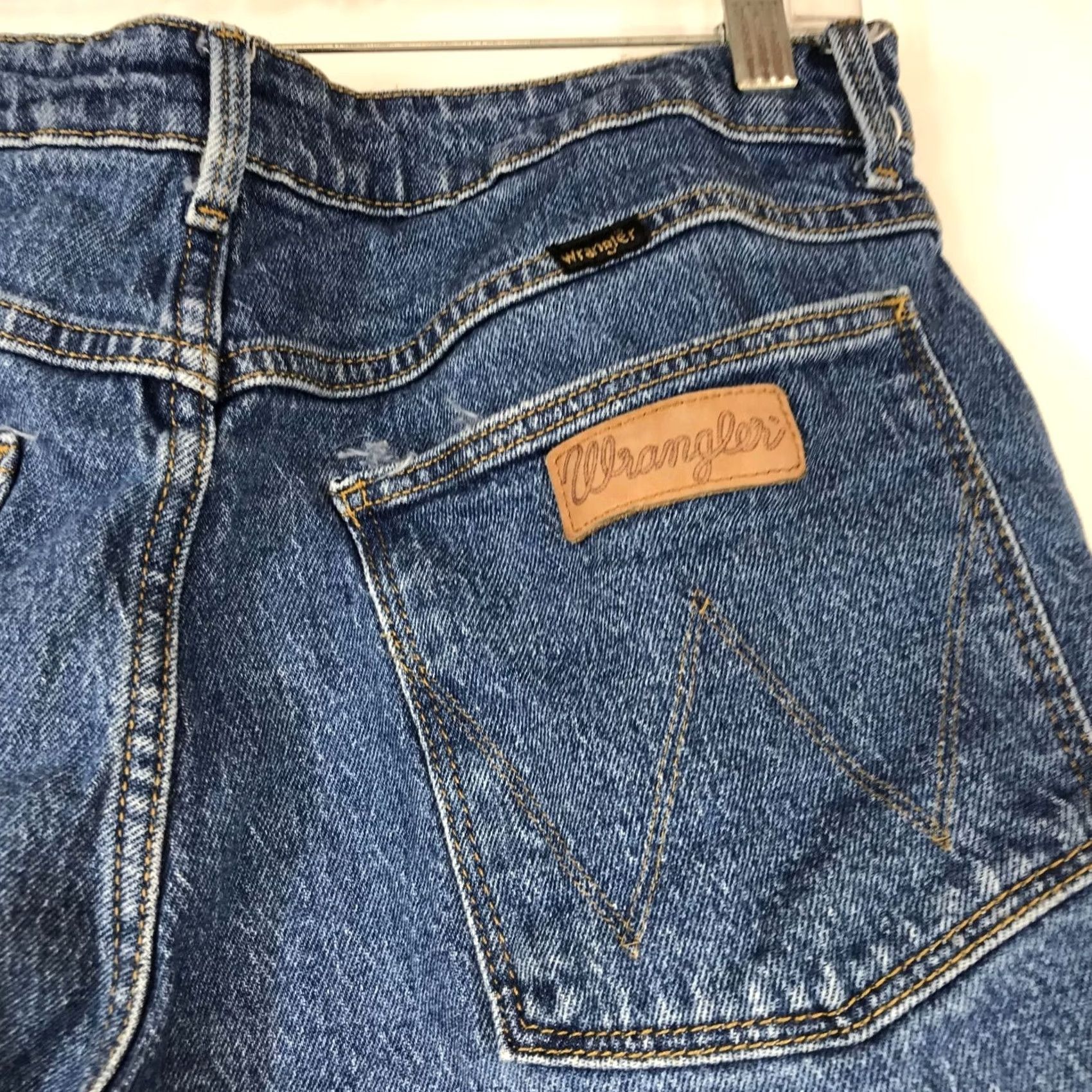 Wrangler WRANGLER WOMEN'S 31 BLUE DENIM HIGH-RISE CUTOFF SHORTS Size 24" / US 00 / IT 34 - 4 Thumbnail