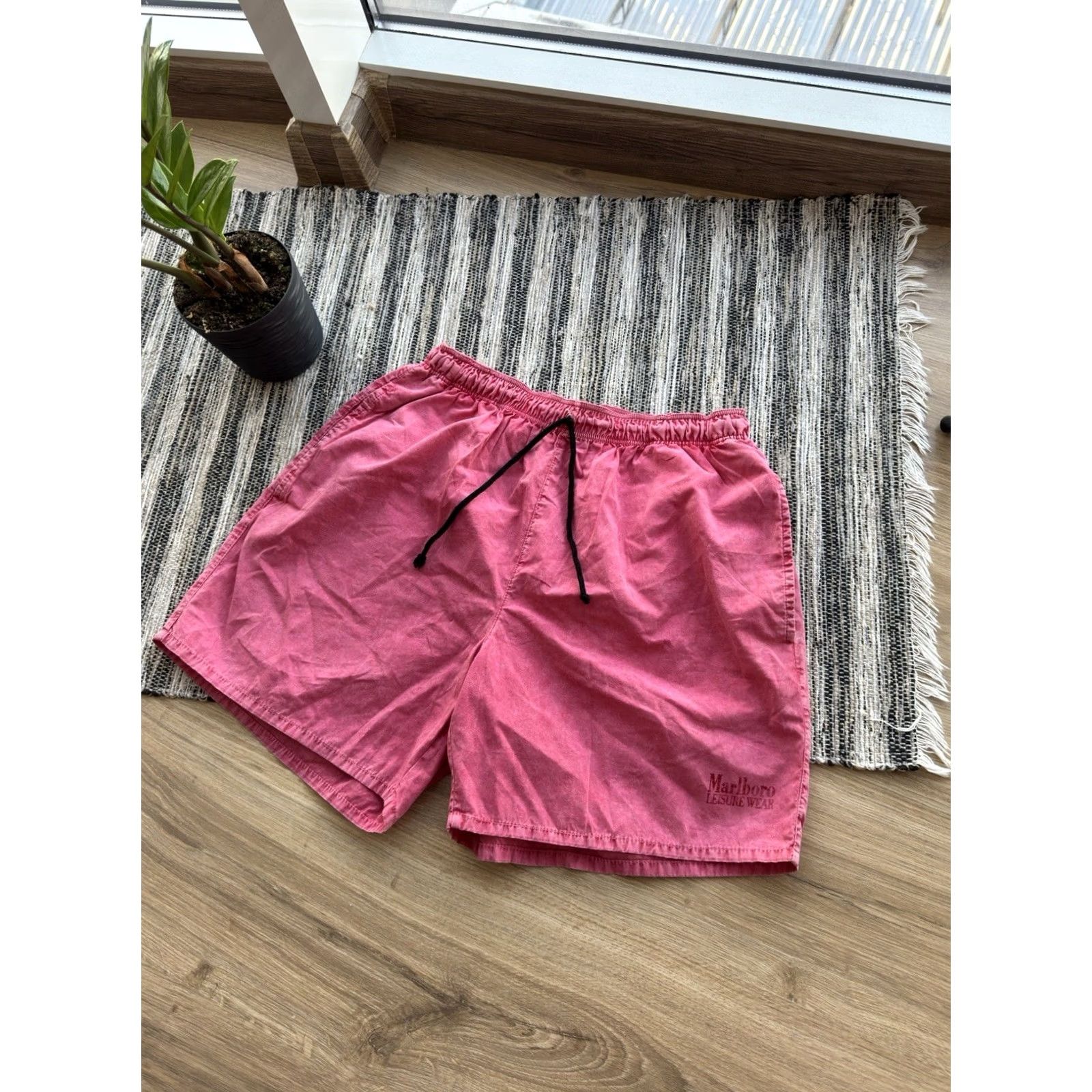 Marlboro VINTAGE Marlboro Shorts Nylon Pink 90s Men M Fashion Casual Sports Logo Lounge Wear Size US 31 - 2 Thumbnail