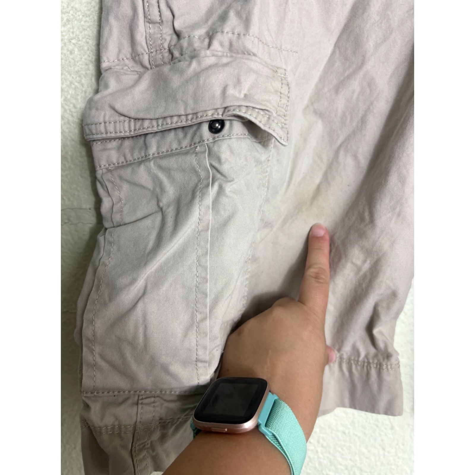 Gap VINTAGE Gap Beige Cargo Shorts Mens Size 33x11.5 Preppy Kanye Stain Size US 33 - 2 Thumbnail