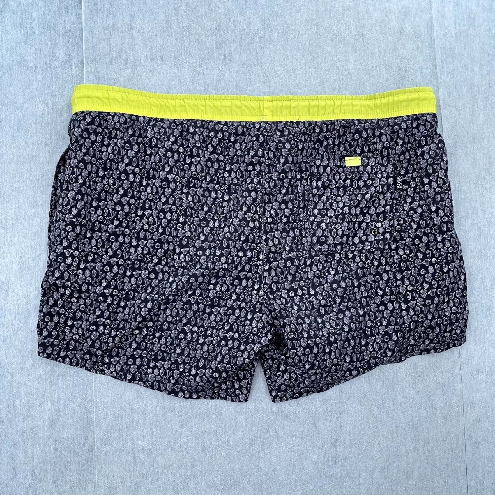 Hugo Boss HUGO BOSS Shorts Mens L Black Cactus All Over Print Swim Trunks Lined Men Size US 33 - 2 Thumbnail