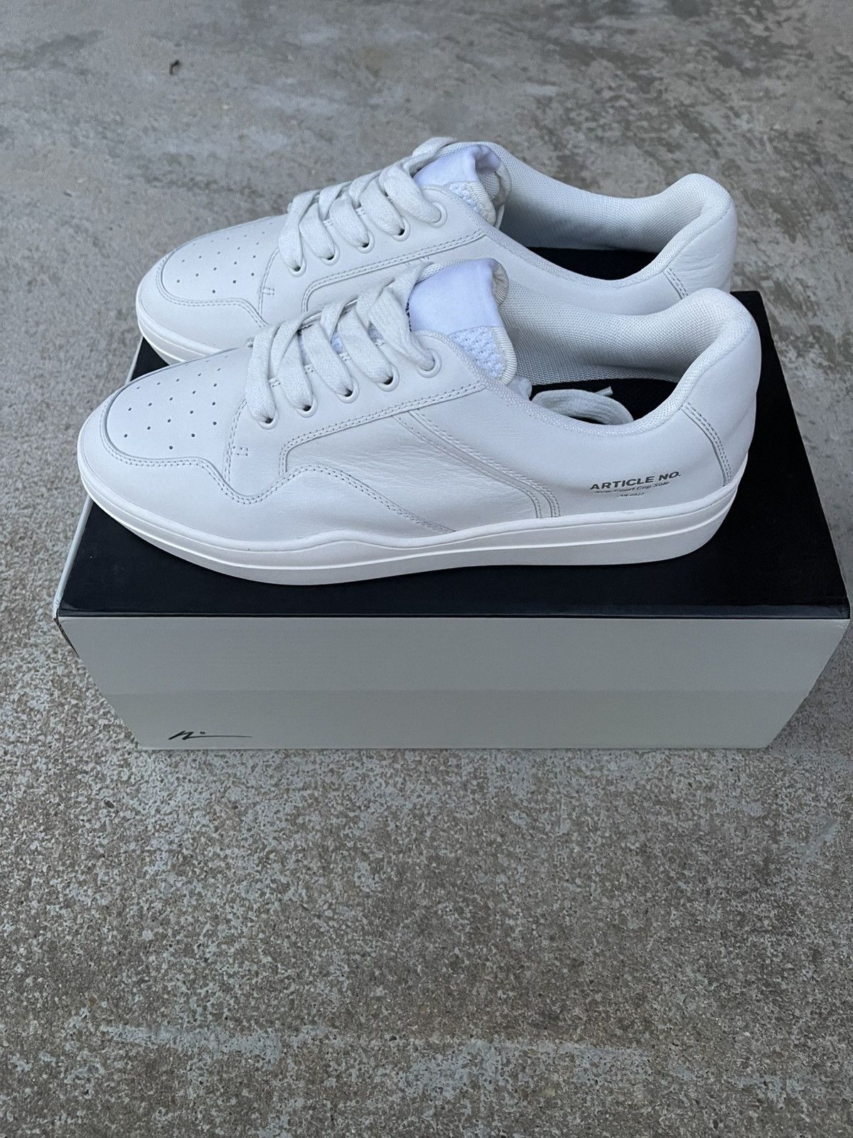 Article No. BRAND NEW 0922 White Low Top Sneakers Size US 9 / EU 42 - 2 Thumbnail
