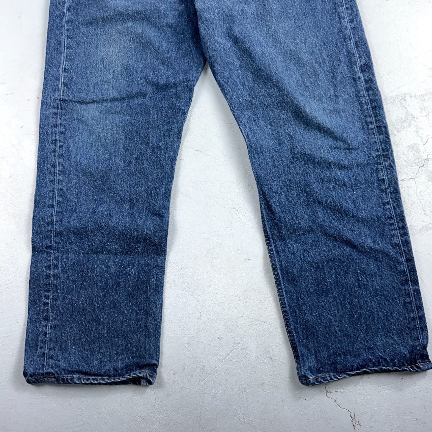 Levi's VINTAGE Levi's 501 Jeans Straight 90s USA Blue Wash Medium 44x32 Leather Button 5-Pocket Mens Denim Cotton Regular 90s Theme Size US 44 / EU 60 - 3 Thumbnail
