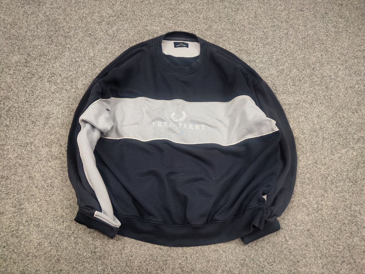 Fred Perry Vintage 90's Fred Perry Embroidered Crew chek Sweatshirt Size US L / EU 52-54 / 3 - 2 Thumbnail