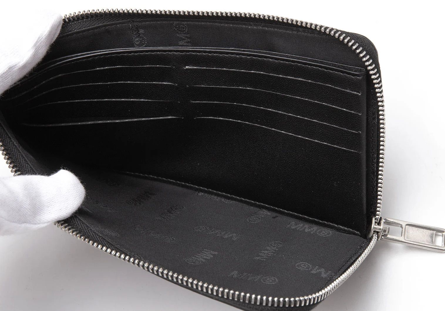 Maison Margiela Round Zip Wallet in Black with Minor Wear Size ONE SIZE - 7 Thumbnail