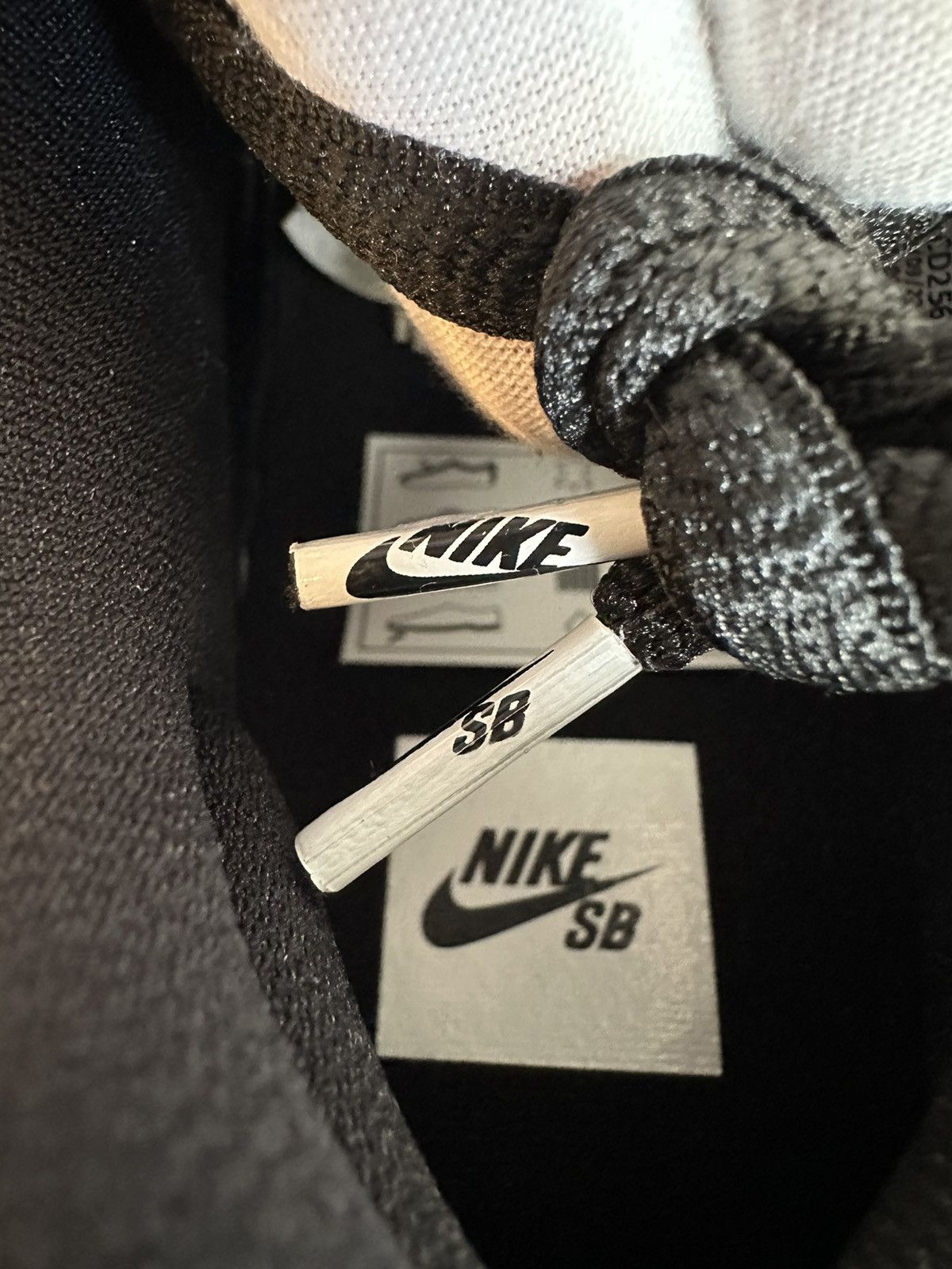 Nike Nike SB Dunk Low Pro Black Gum Size 9.5 Size US 9.5 / EU 42-43 - 14 Thumbnail