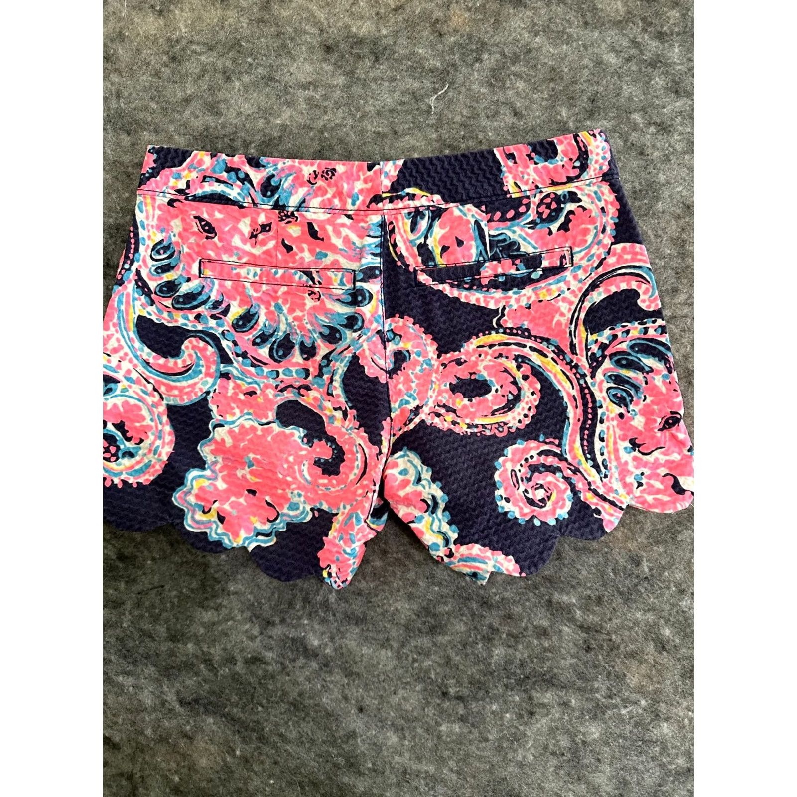 Lilly Pulitzer Lilly Pulitzer Buttercup Shorts 00 Women Scalloped Hem Floral Blue Pink Cotton 4 Pockets Zip Button Classic Rise 7in Inseam 4.5in Size 24" / US 00 / IT 34 - 2 Thumbnail
