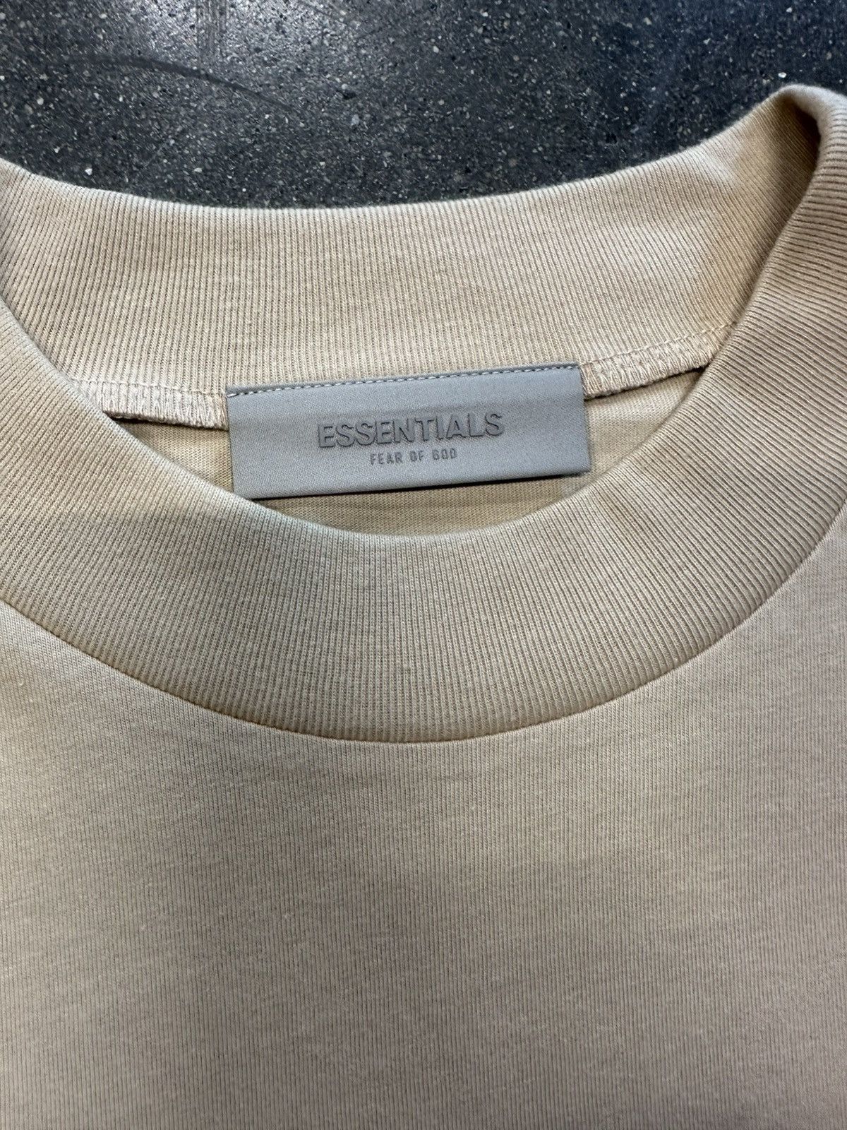 Fear of God Fear of God Essentials SS Tee Sand Size US XL / EU 56 / 4 - 2 Thumbnail