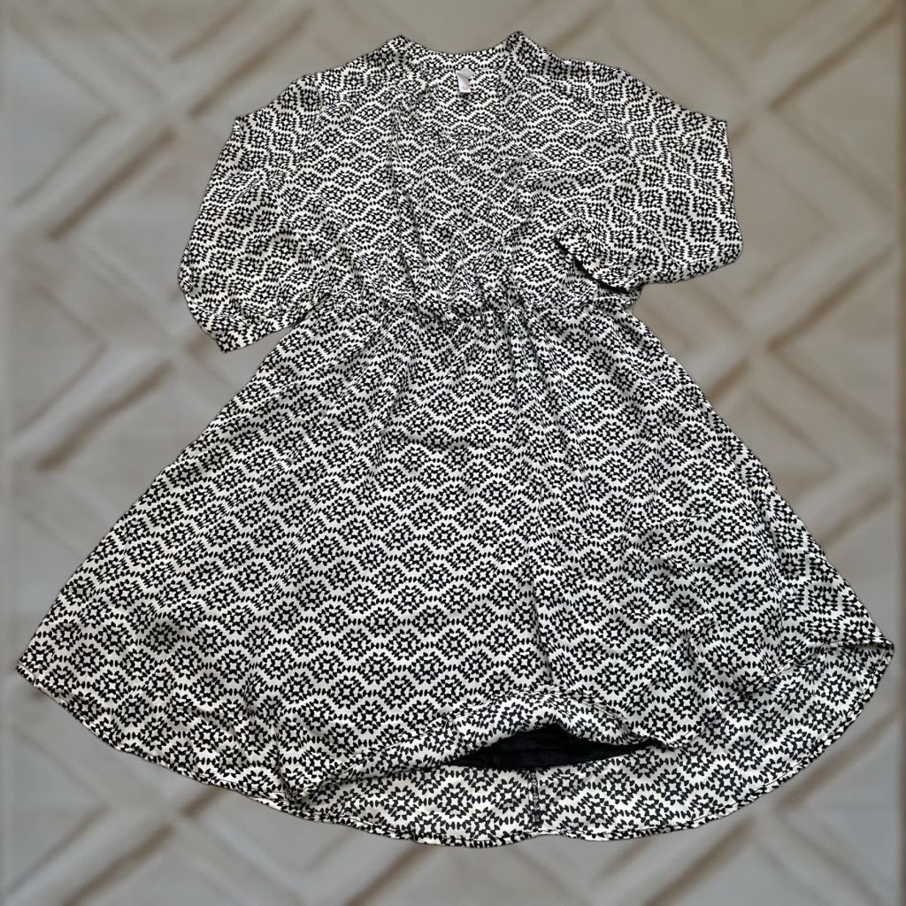 Vintage Xhilaration Fit & Flare Dress Womens Medium White Black Long Sleeve Knee Length Size M / US 6-8 / IT 42-44 - 1 Thumbnail