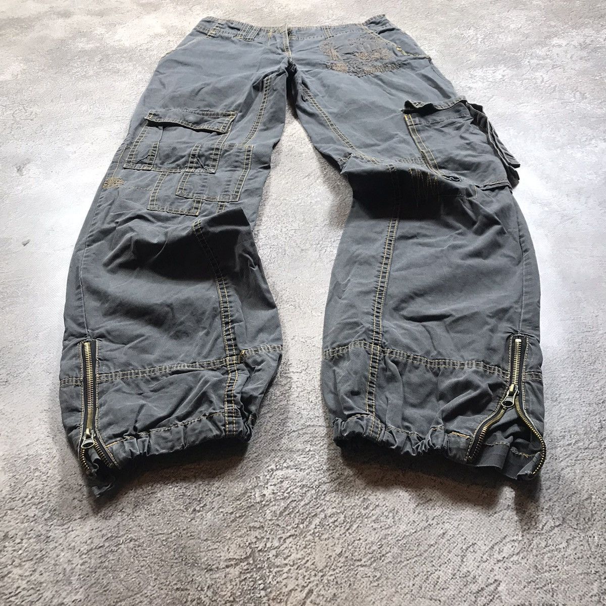 Japanese Brand vintage cargo pants flared low rise japan casual y2k 90s Size 28" / US 6 / IT 42 - 1 Thumbnail
