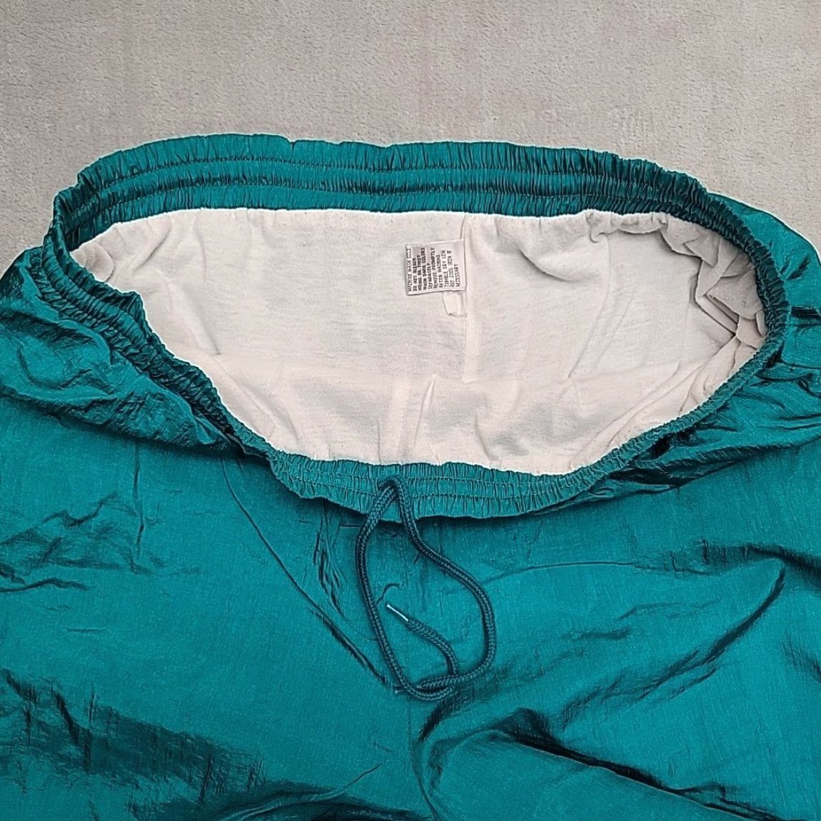 Nike VINTAGE Nike Track Pants Mens XL Green 90s Retro Windbreaker Baggy Elastic Drawstring Zip Leg Nylon Gym Running Jogging Size US 36 / EU 52 - 4 Thumbnail