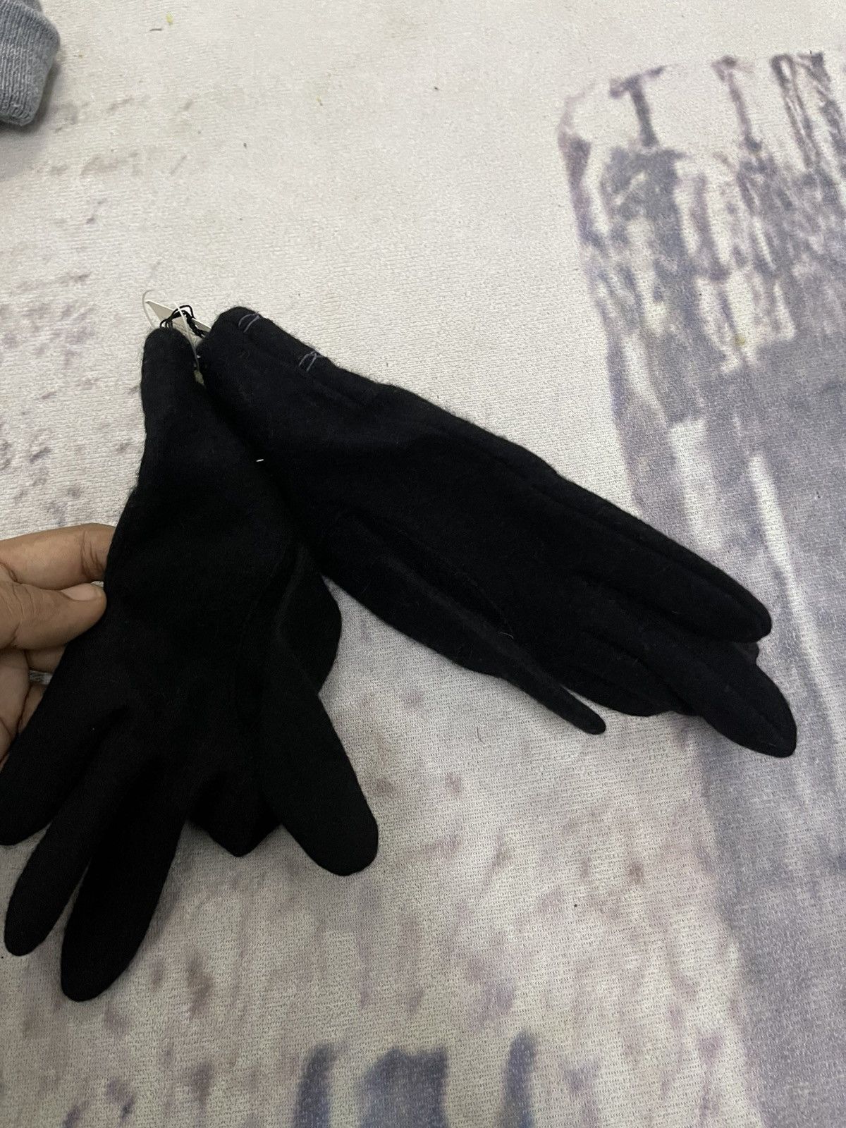 Balenciaga 90s BALENCIAGA PARIS WOOL GLOVE NOS Size ONE SIZE - 6 Thumbnail