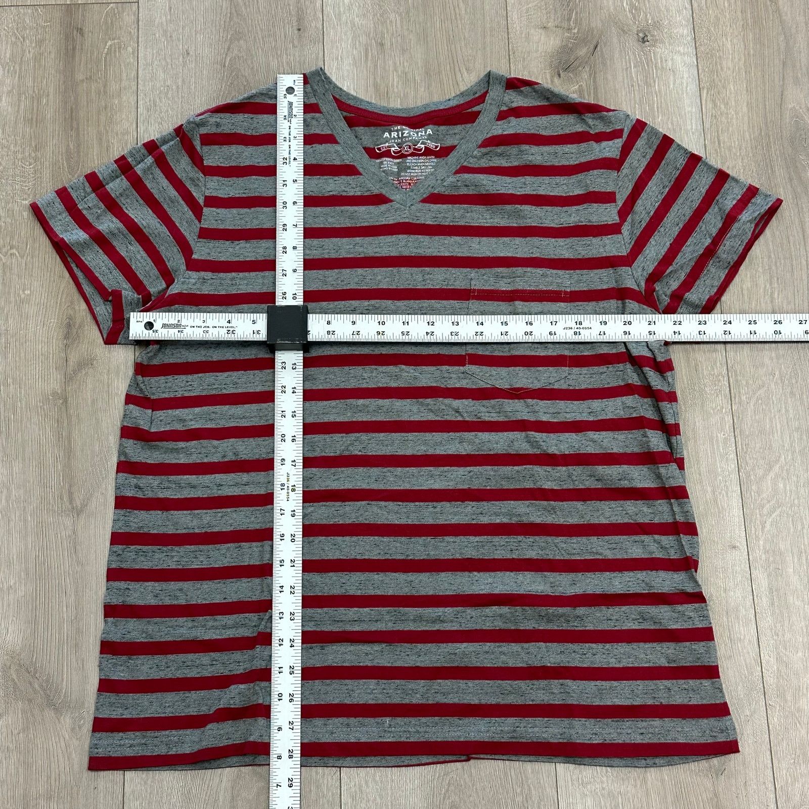 Arizona Jean Co. Arizona Jean Company striped V-neck T Shirt Tee Red Gray XL Size US XL / EU 56 / 4 - 4 Thumbnail
