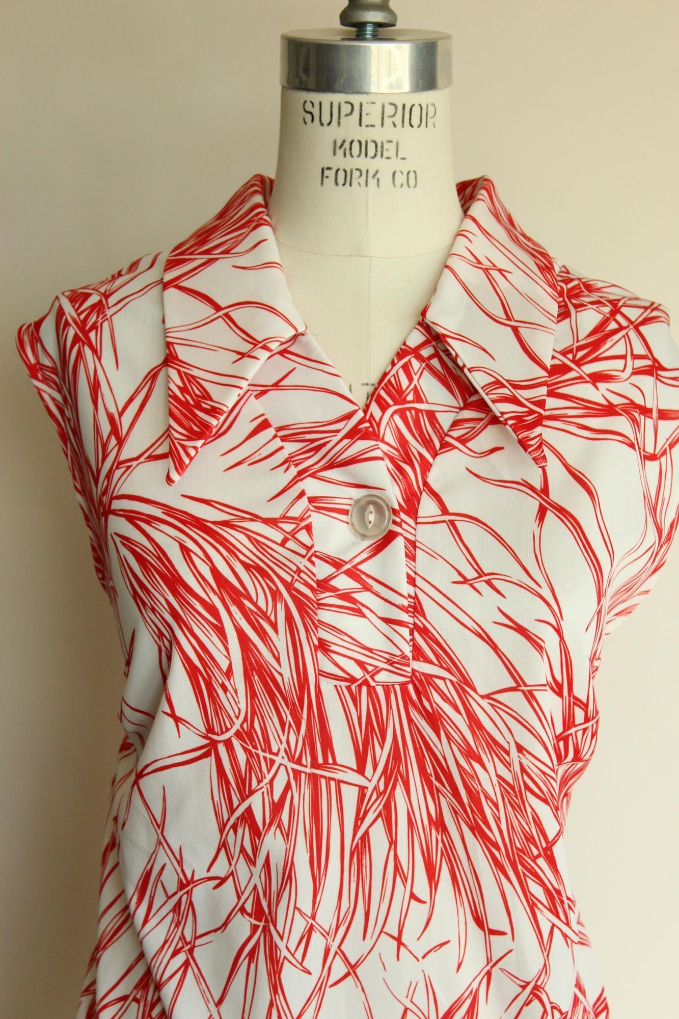 Vintage Vintage 1970s Top, Red and White Dagger Collar Botanical Pr Size XXL / US 16-18 / IT 52-54 - 3 Thumbnail