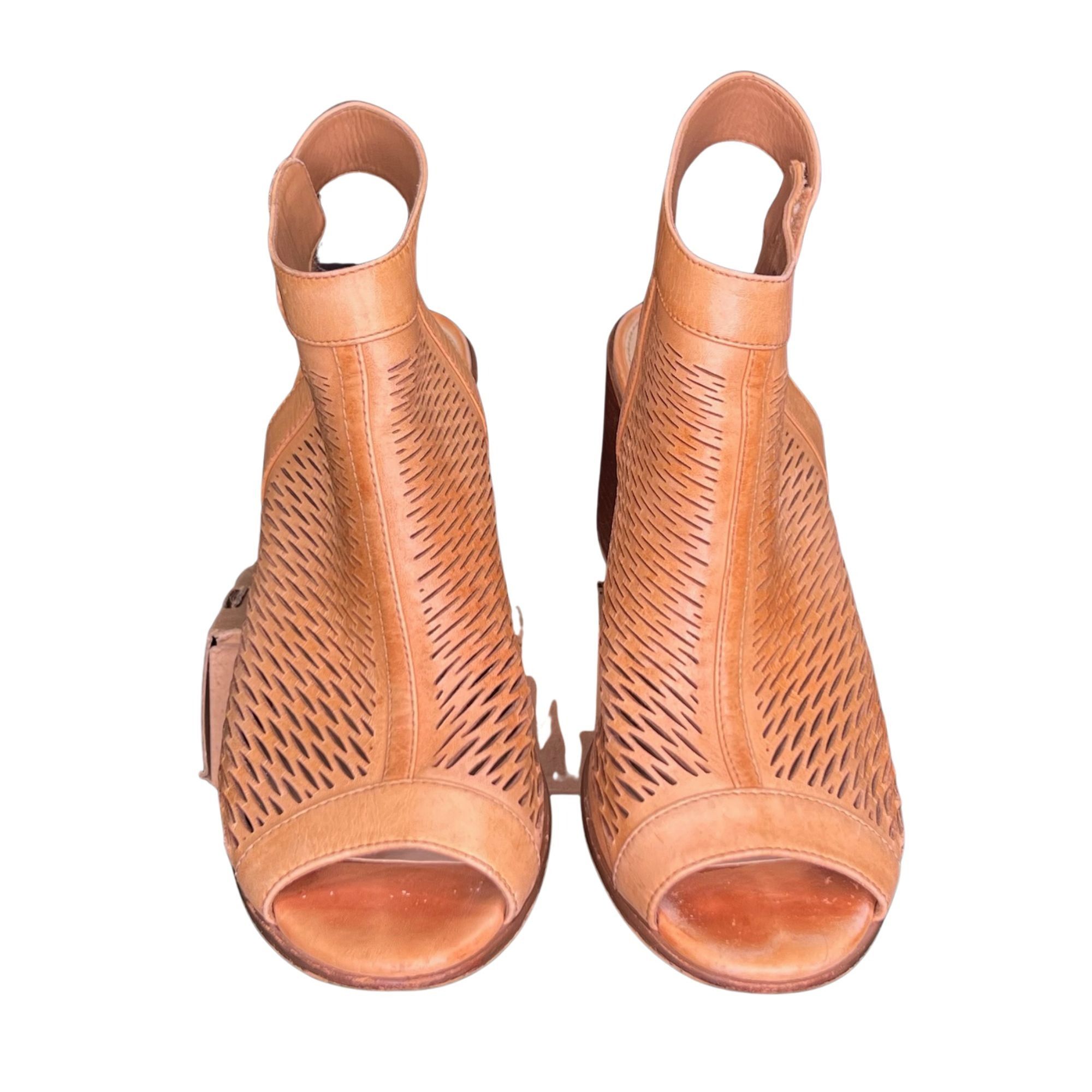 Vince Camuto Vince Camuto Lavette Perforated Leather Block Heel Sandals S Size US 8.5 / IT 38.5 - 2 Thumbnail