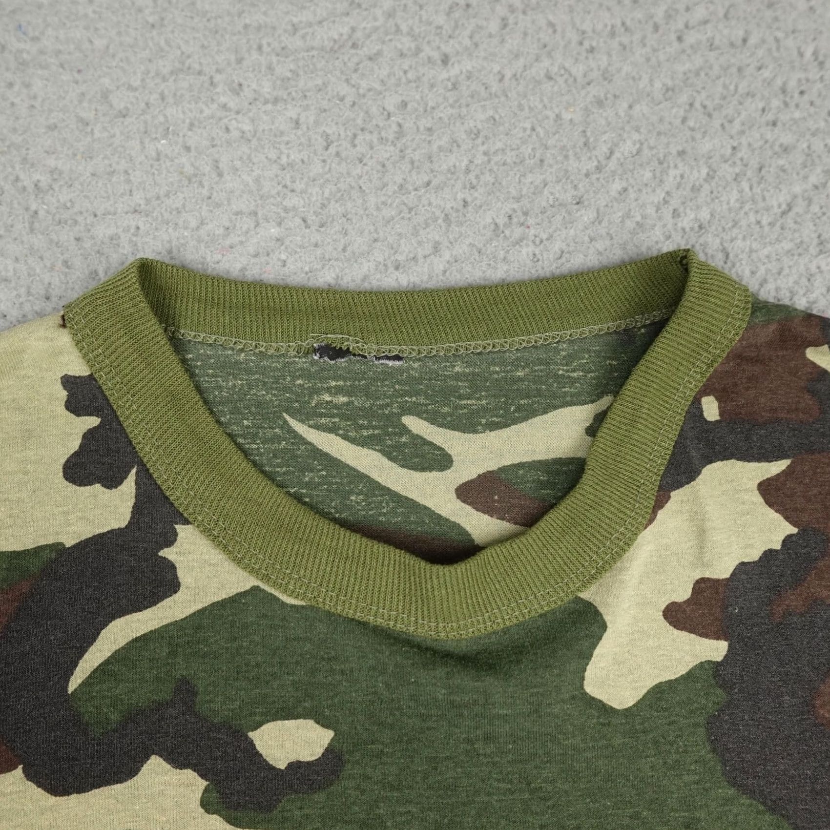 Vintage VINTAGE Camouflage Shirt Mens Large Green Brown Camo Pocket Tee Military Outdoors Soft 90s Size US M / EU 48-50 / 2 - 3 Thumbnail