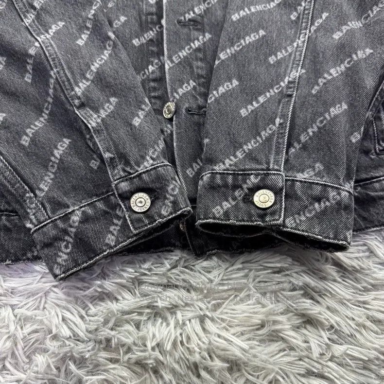 Balenciaga Balenciaga Printed Denim Jacket Size US S / EU 44-46 / 1 - 3 Thumbnail