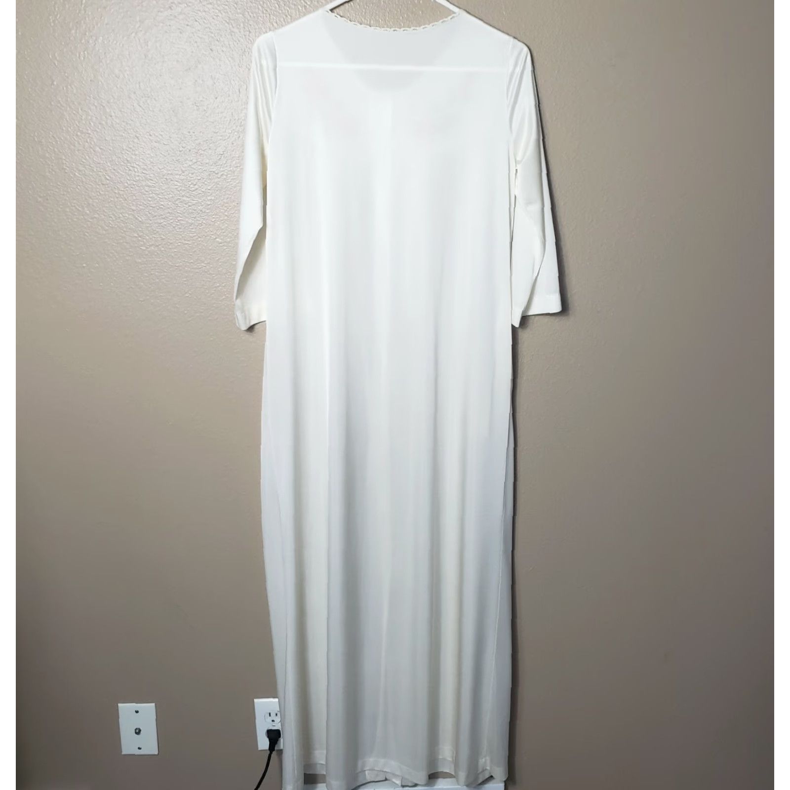 Vintage VINTAGE Lorraine Embroidered Satin Buttonfront Gown Robe-Size S Size ONE SIZE - 6 Thumbnail