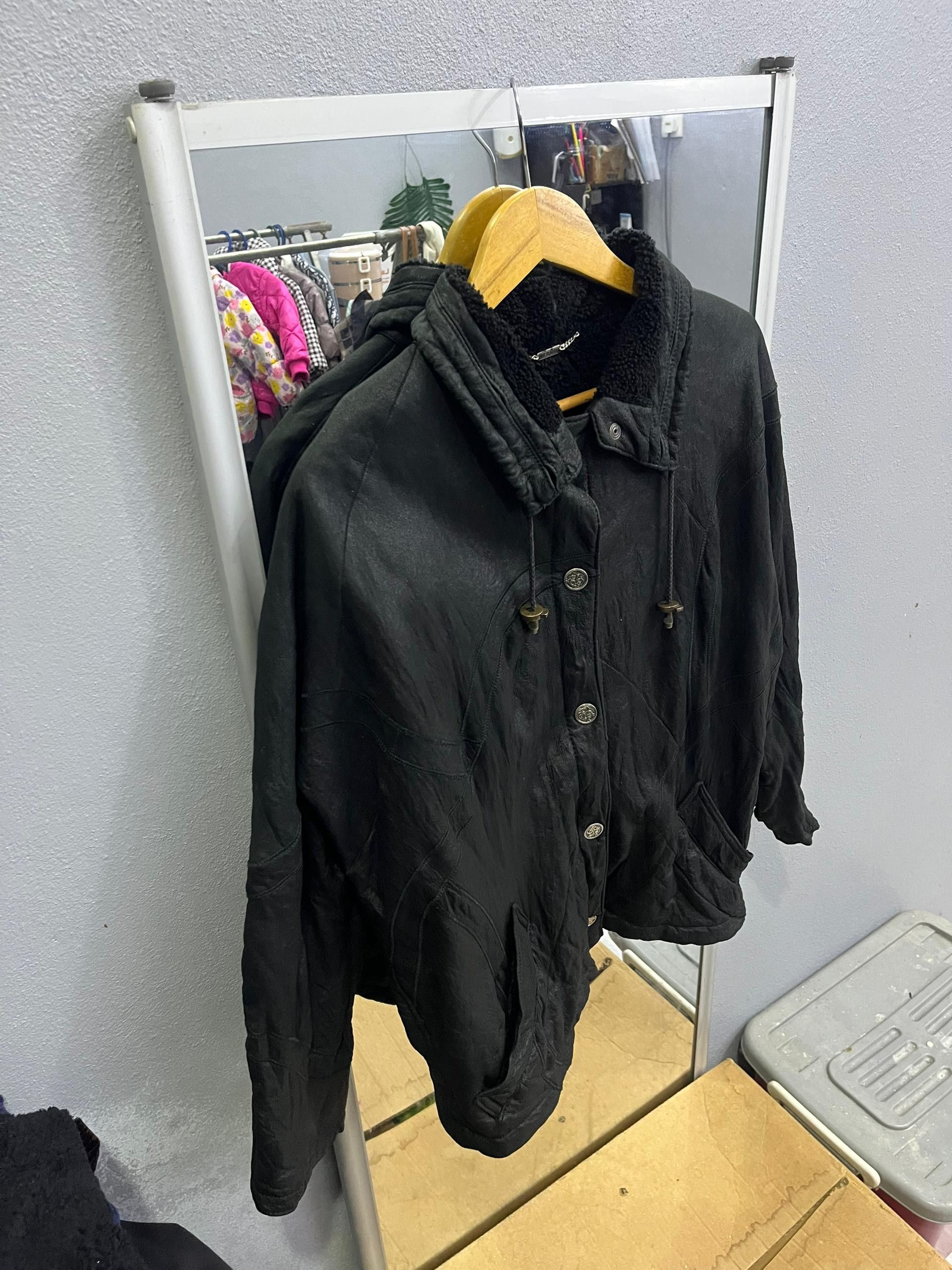 Vintage Vintage Black Leather Jacket Sherpa Lined 90s Boxy Fit Size US M / EU 48-50 / 2 - 5 Thumbnail