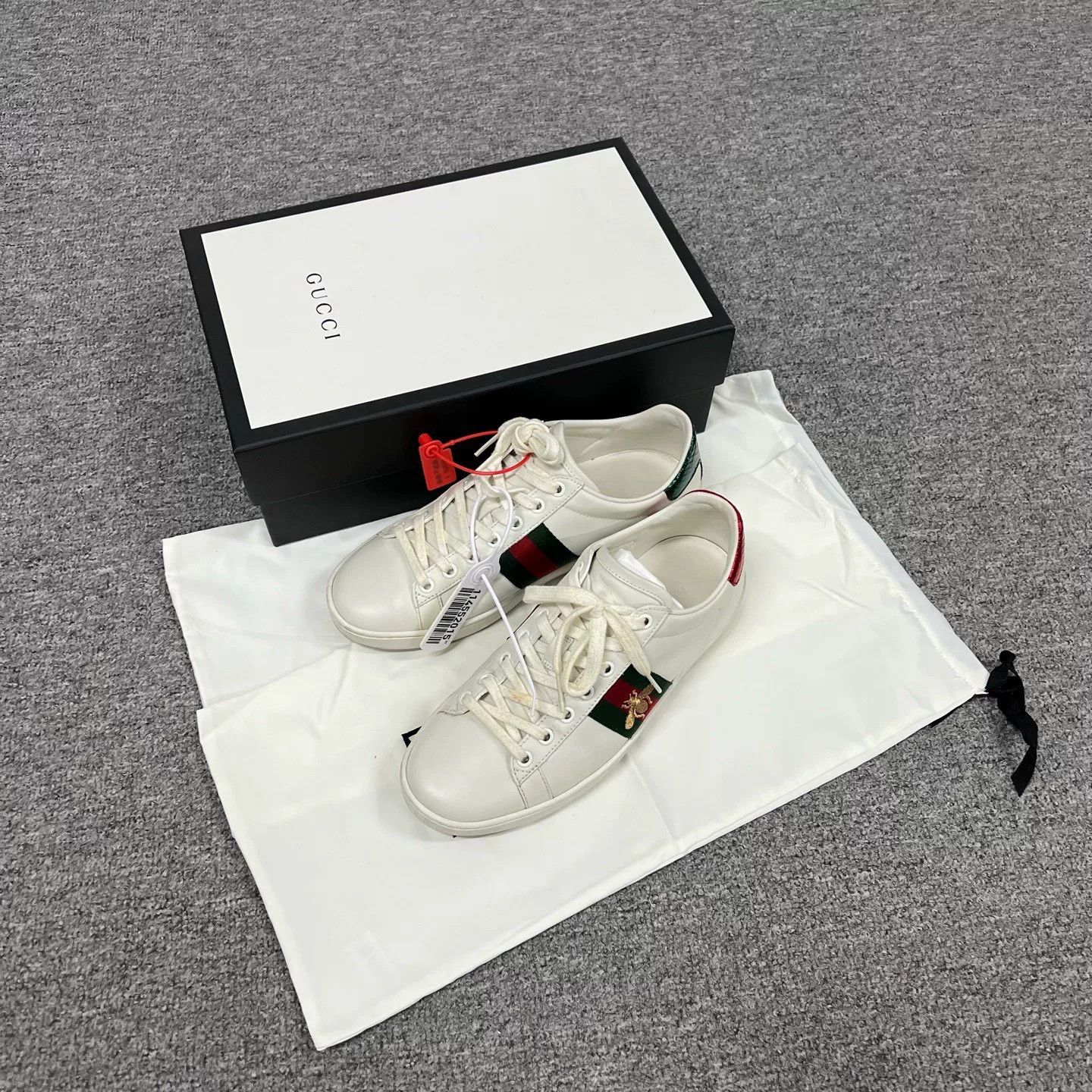 Gucci Gucci Classic Small Bee White Sneakers Size US 5.5 / IT 35.5 - 1 Thumbnail