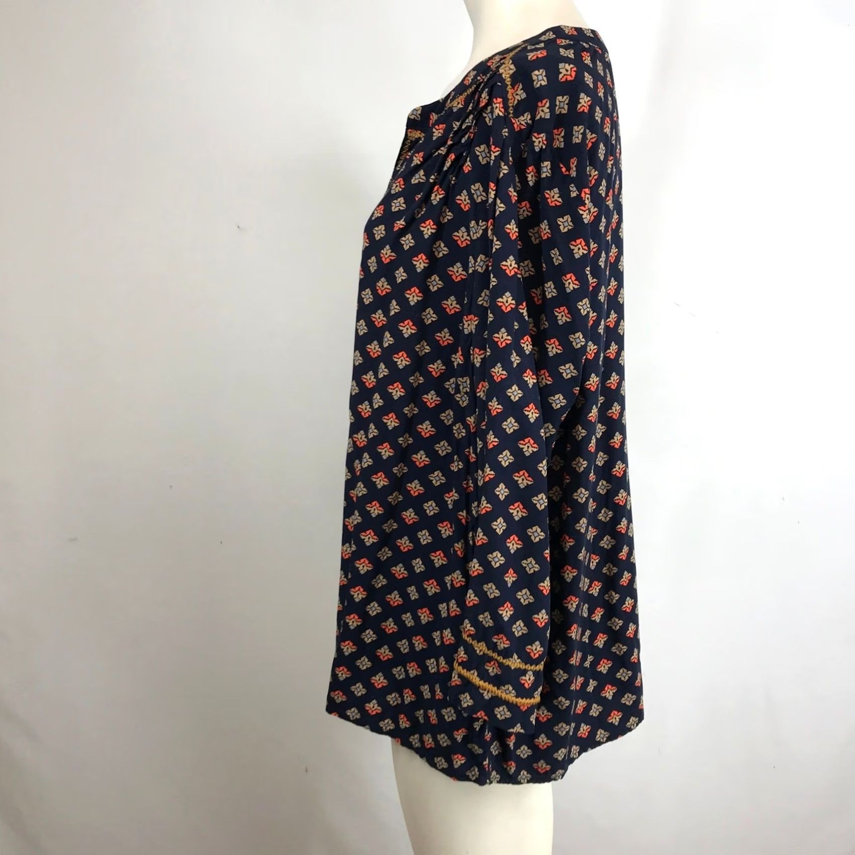 Vintage VINTAGE? No — J Jill Navy Blue Geometric Print Tunic Blouse Women Size L Long Sleeve V Neck Size L / US 10 / IT 46 - 6 Thumbnail