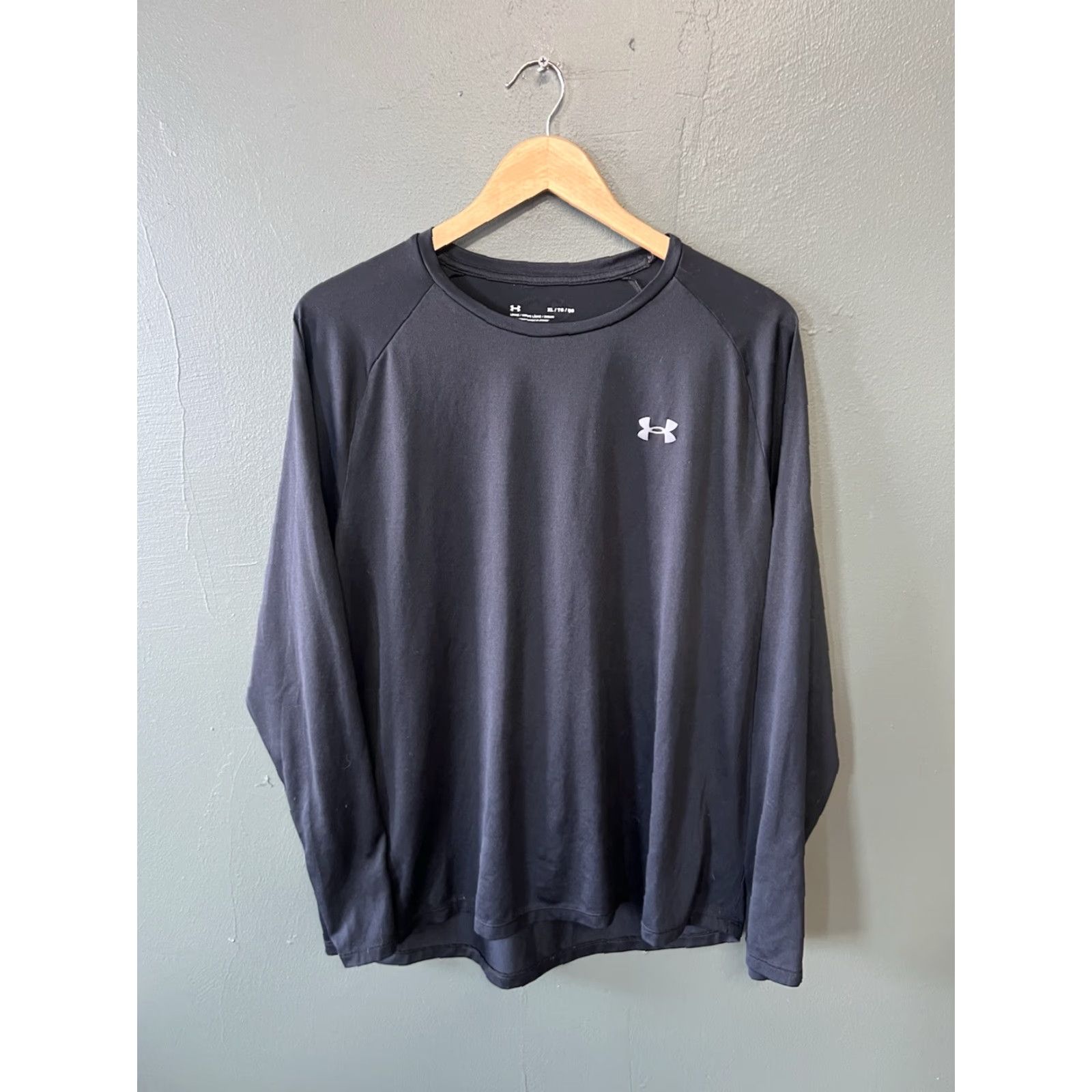 Under Armour Under Armour Womens Black Long Sleeve Pullover T-shirt XL - Regular Fit, Casual Activewear, Pullover, Size XL, Size Type Regular, Women, Black Size XL / US 12-14 / IT 48-50 - 2 Thumbnail