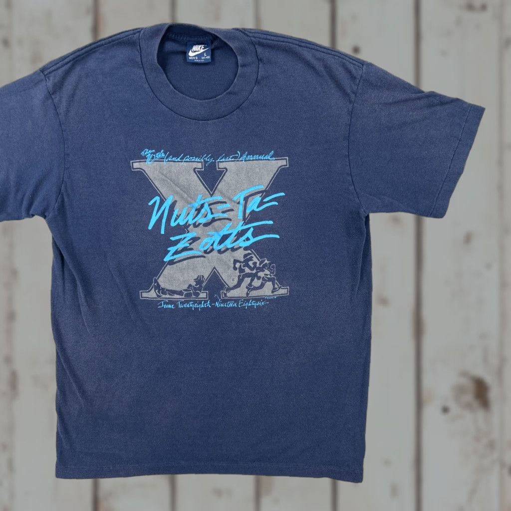 Nike VINTAGE Nike Blue Tag L Blue T Shirt SS Made In USA 1986 Nuts Ta Zotts Marathon Tee Mens Size US L / EU 52-54 / 3 - 1 Thumbnail