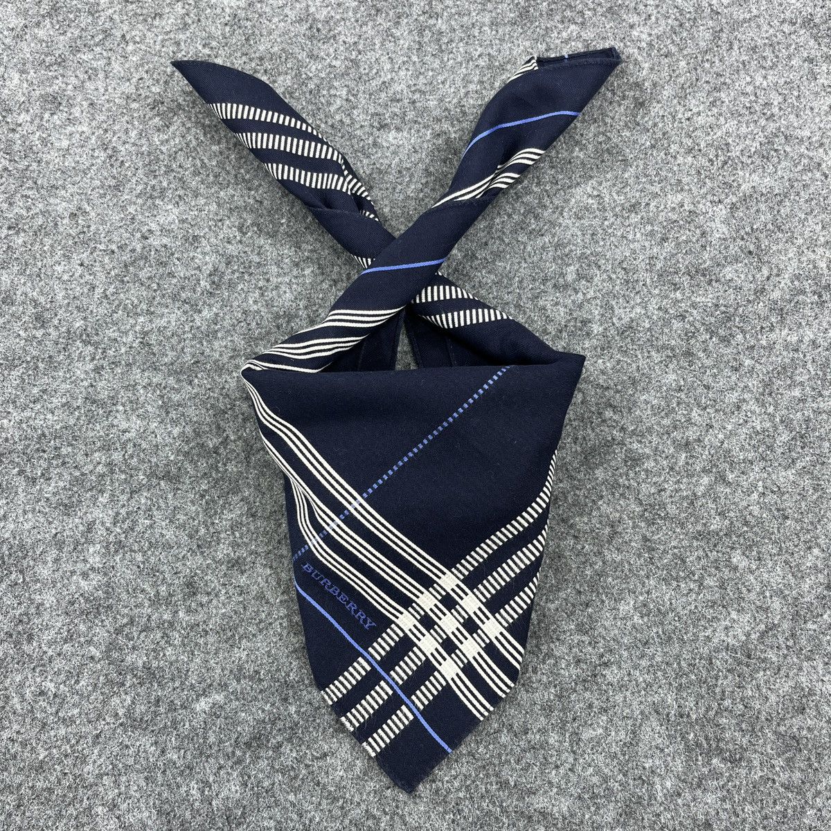 Burberry Burberry Handkerchief / Bandana / Neckerchief B1050 Size ONE SIZE - 3 Thumbnail