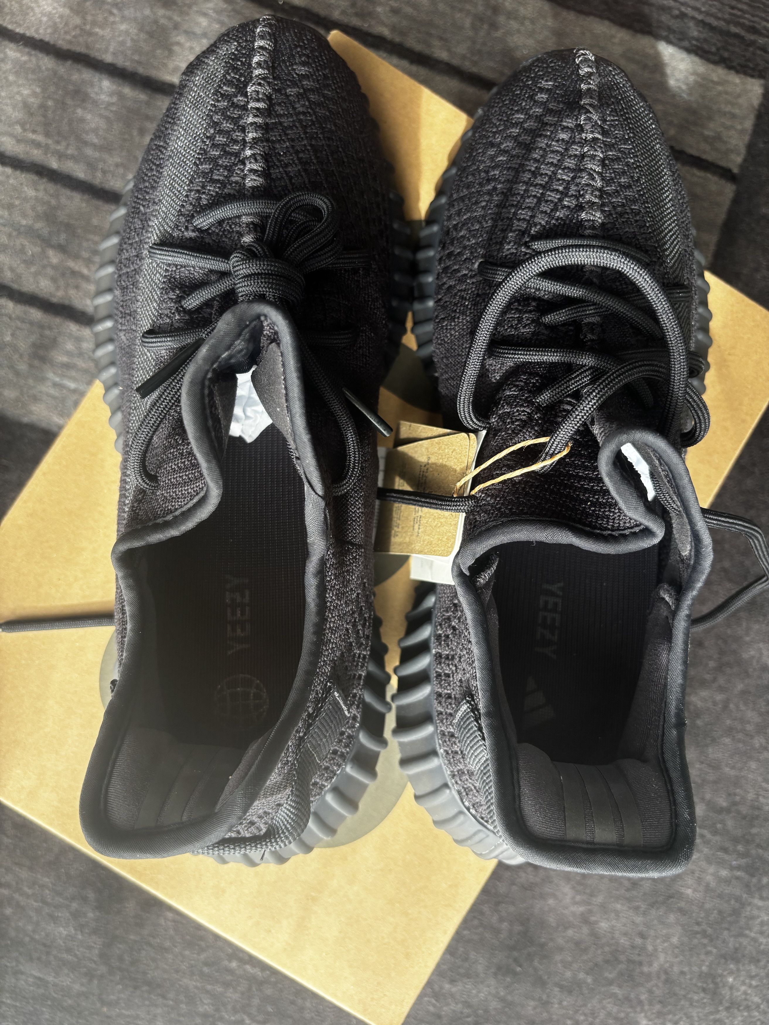 Yeezy Adidas Yeezy Boost 350 V2 Onyx Size US 10.5 / EU 43-44 - 6 Thumbnail