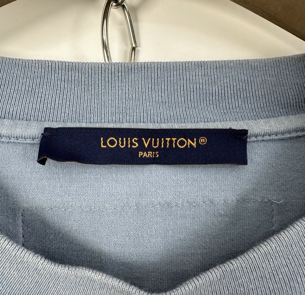 Louis Vuitton Louis Vuitton LV Blue Embossed Logo T-shirt K12 Size US XL / EU 56 / 4 - 3 Thumbnail