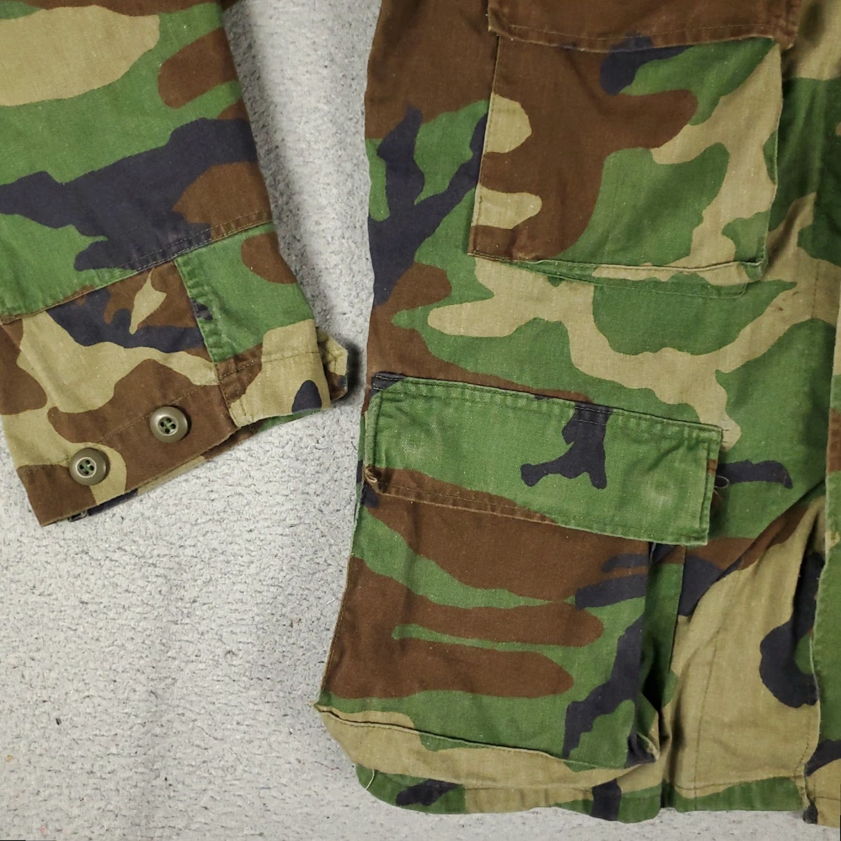 Vintage Army Jacket Mens Size Small Brown Green Camouflage Military Woodland Coat Size US S / EU 44-46 / 1 - 3 Thumbnail