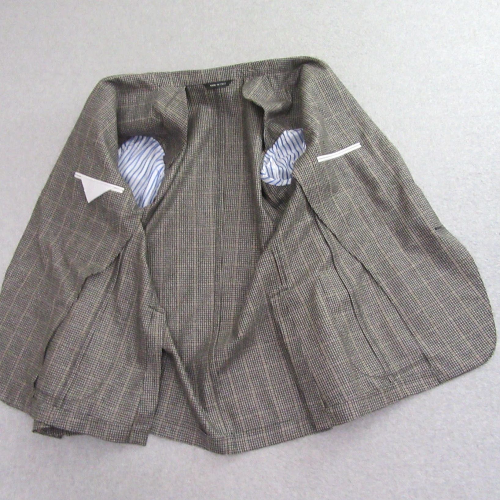 Vintage Maurizio Baldassari Mens Sport Coat Unstructured 40R Gray Slim Wool Check Notch Lapel 2-Button Double-Vented Regular Fit Jacket Coat Gift? Size US XXS / EU 40 - 6 Thumbnail
