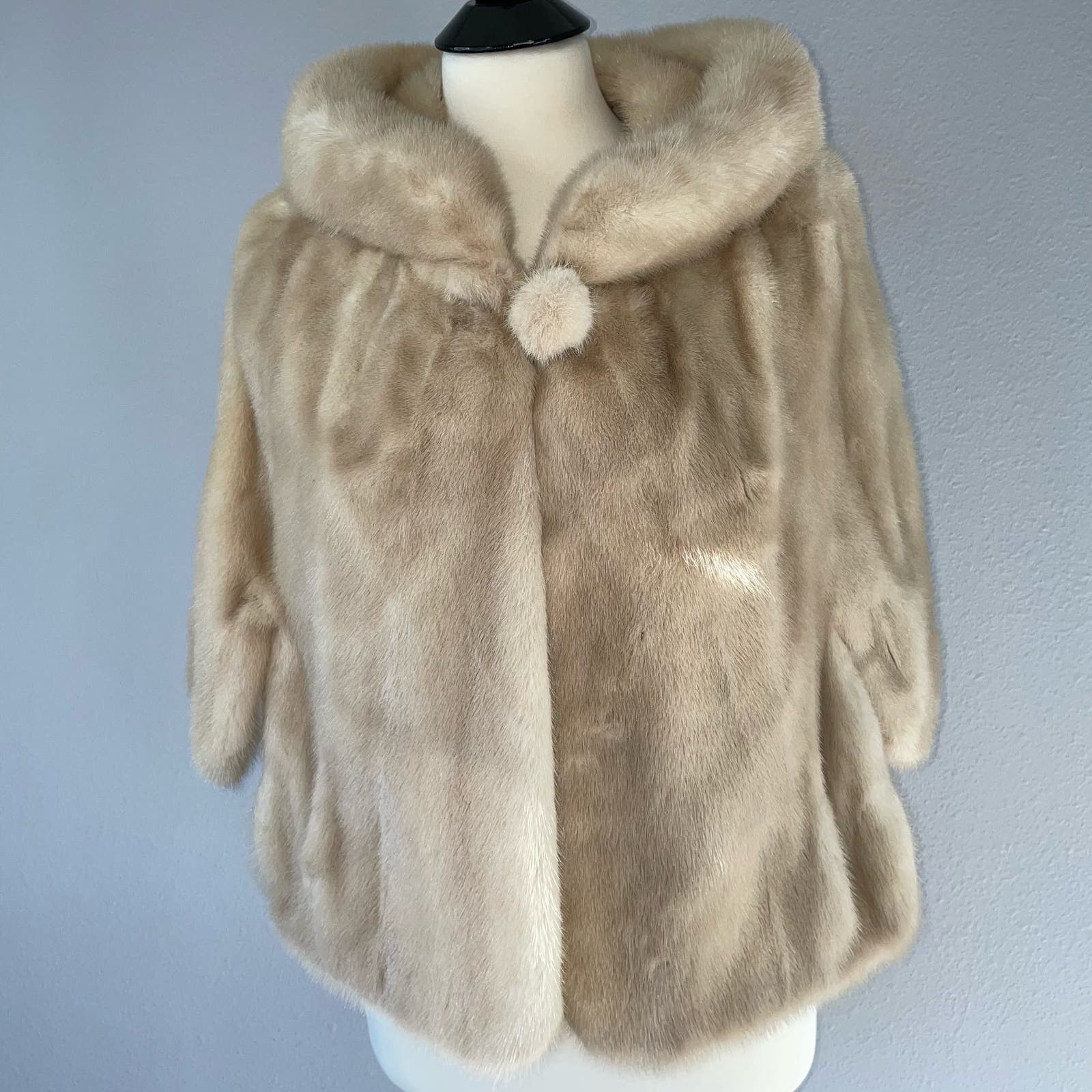 image of Vintage 1960S Emba The American Mink 14 Skin Fur Cape in Tan, Women's