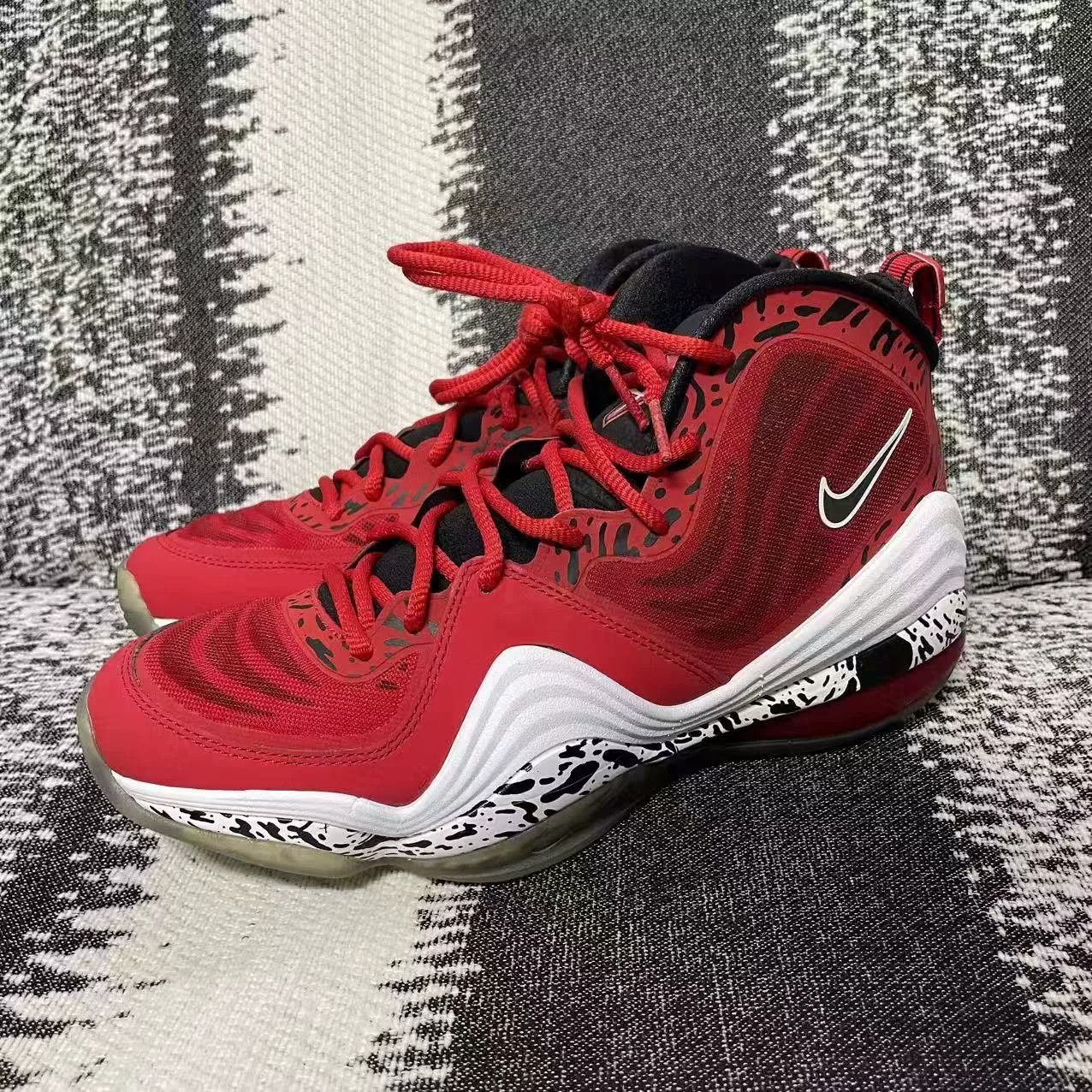 Nike Nike Red Lowtop Sneakers 9.5 Men Size US 9.5 / EU 42-43 - 1 Thumbnail