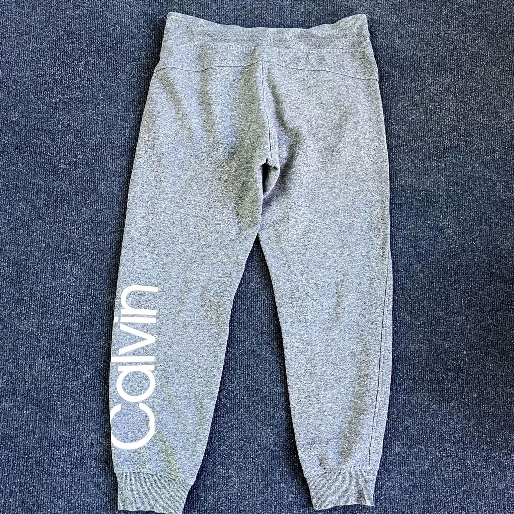 Calvin Klein Calvin Klein Sweatpants Womens Small Gray Fleece Joggers Elastic Waist Logo Size 28" / US 6 / IT 42 - 3 Thumbnail