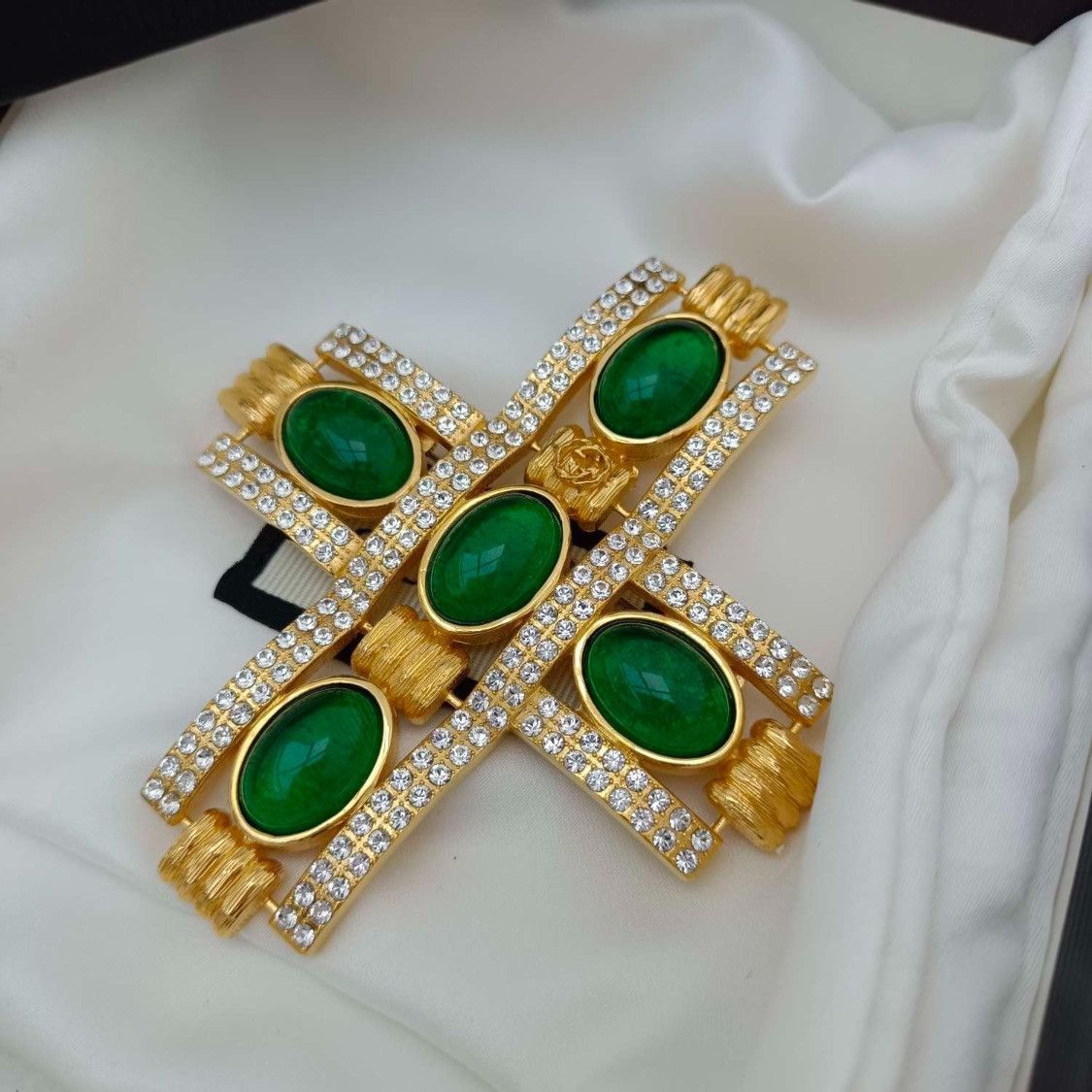 Gucci RARE Gold & Green Cabochon Stone Cross Brooch Size ONE SIZE - 1 Thumbnail
