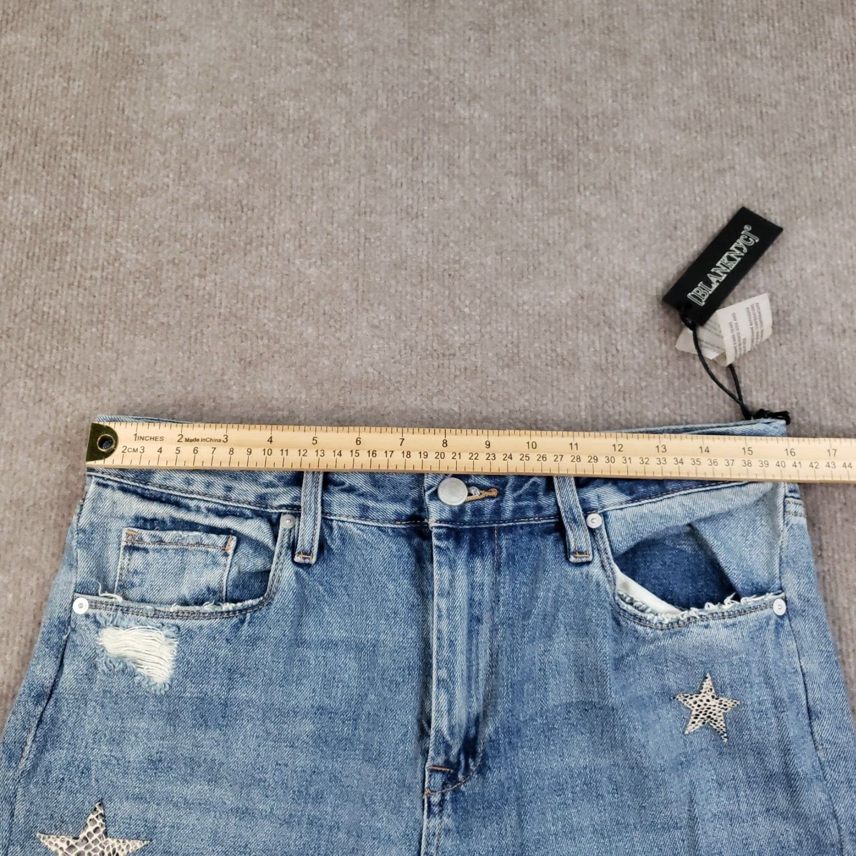 Vintage BLANKNYC Jeans Women’s 30 Blue Distressed Cropped Girlfriend Raw Hem Stars Size 30" / US 8 / IT 44 - 6 Thumbnail